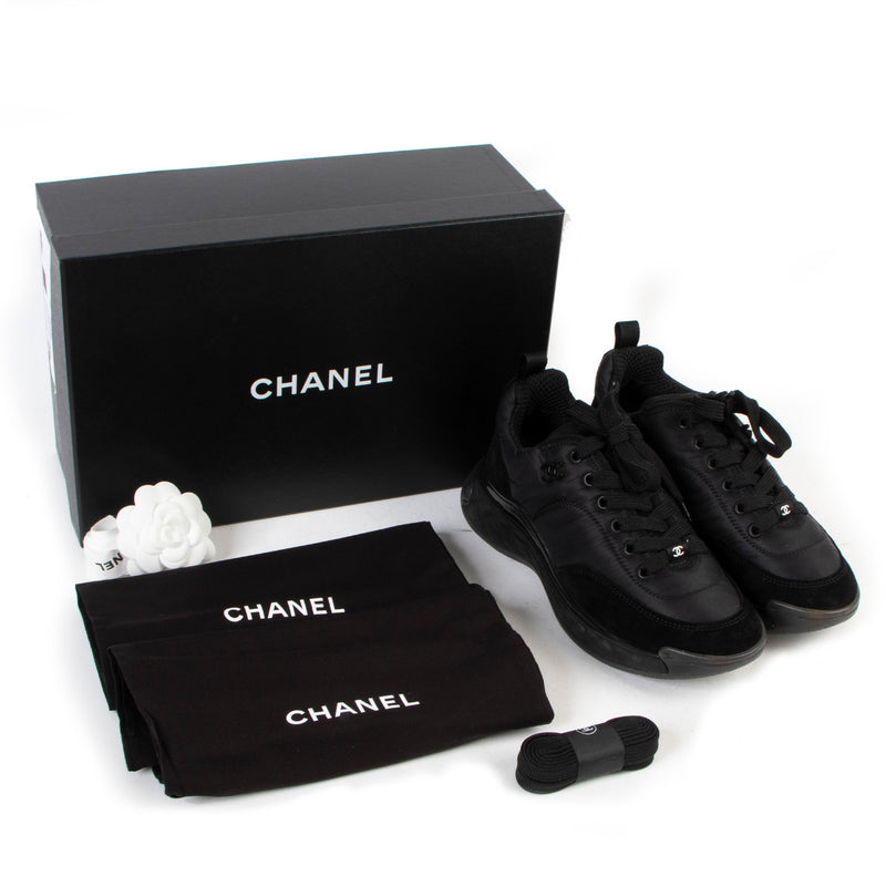 Chanel Pre-Fall 2021 Zwarte Gewatteerde Nylon/Suède Sneakers - Maat 38