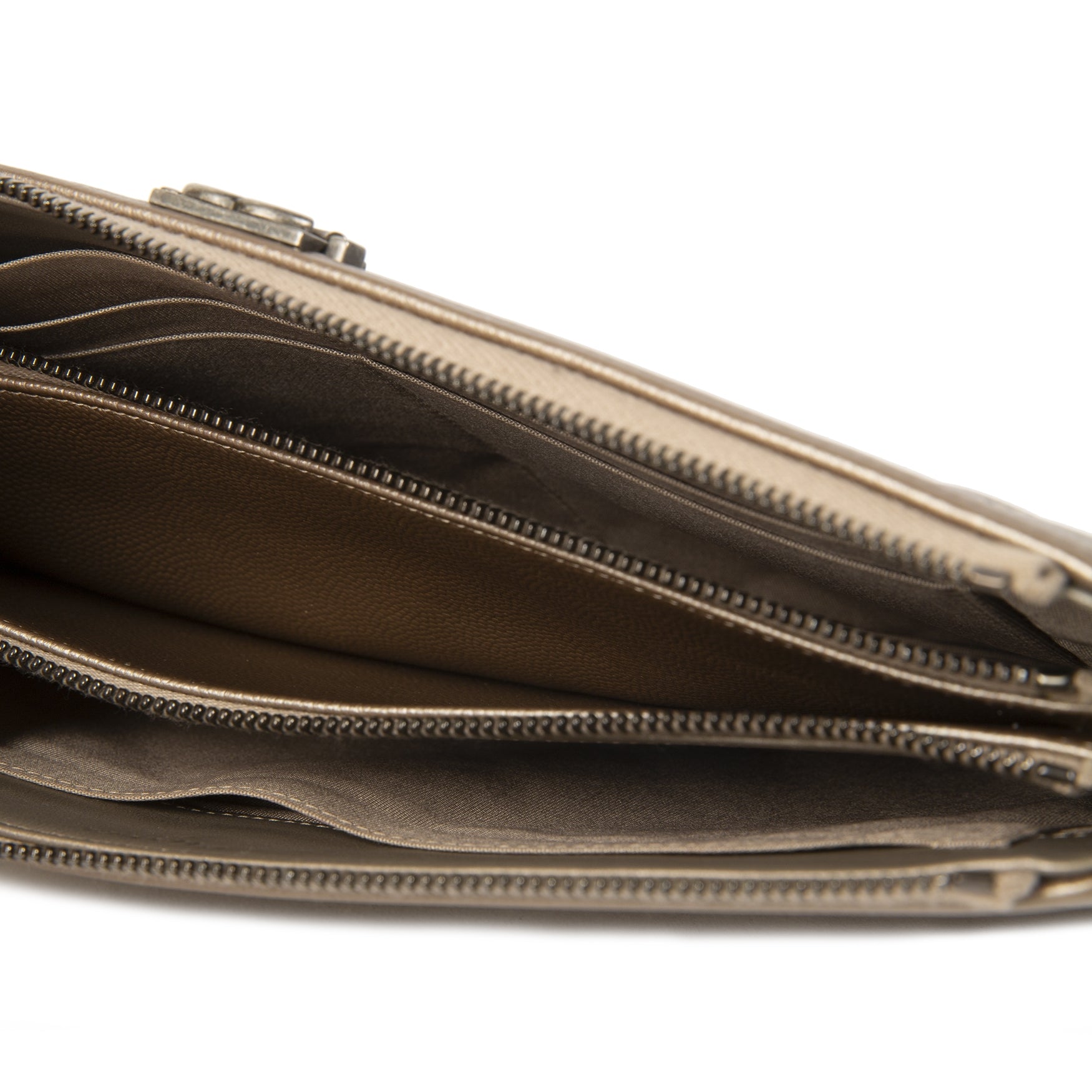 Authentieke tweedehands Chanel Boy Quilted Calfskin Gold Metallic Leather Clutch juiste prijs veilig online winkelen LabelLOV webshop luxe merken winkelen Antwerpen België mode fashion