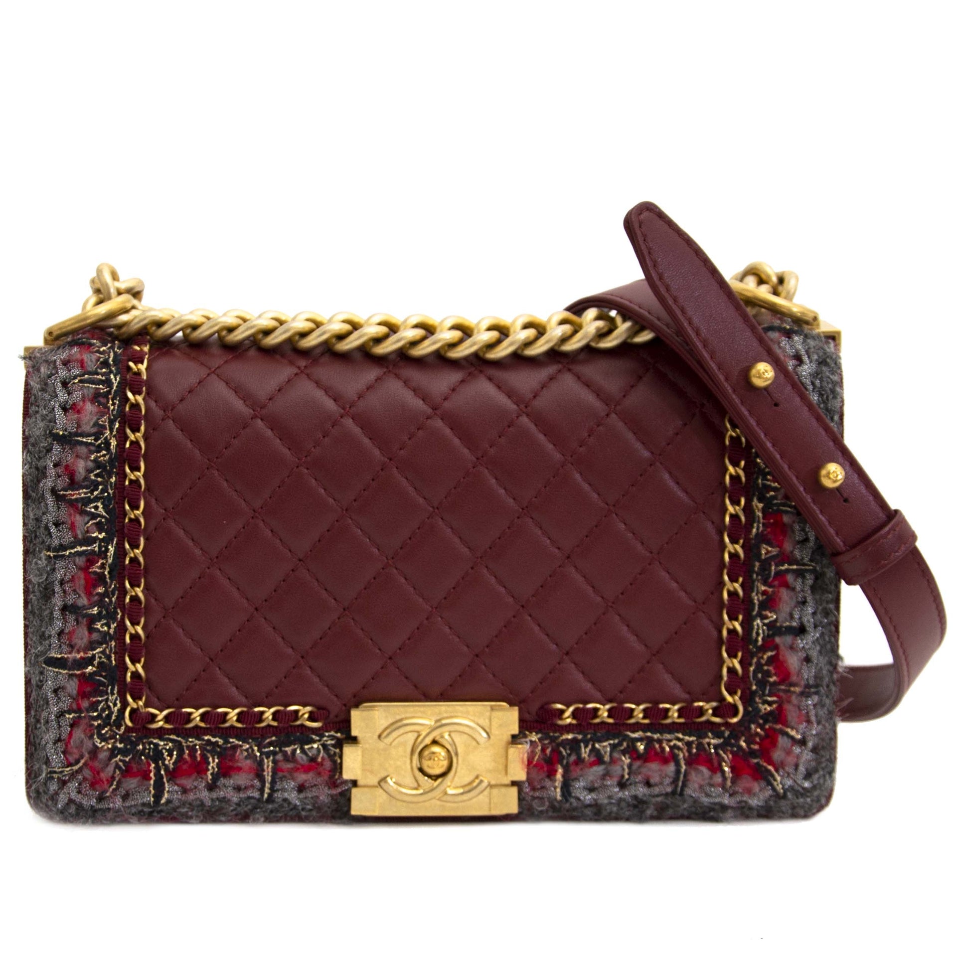 Beautiful exclusive Chanel Boy Bag in Tweed for the best price available online at Labellov