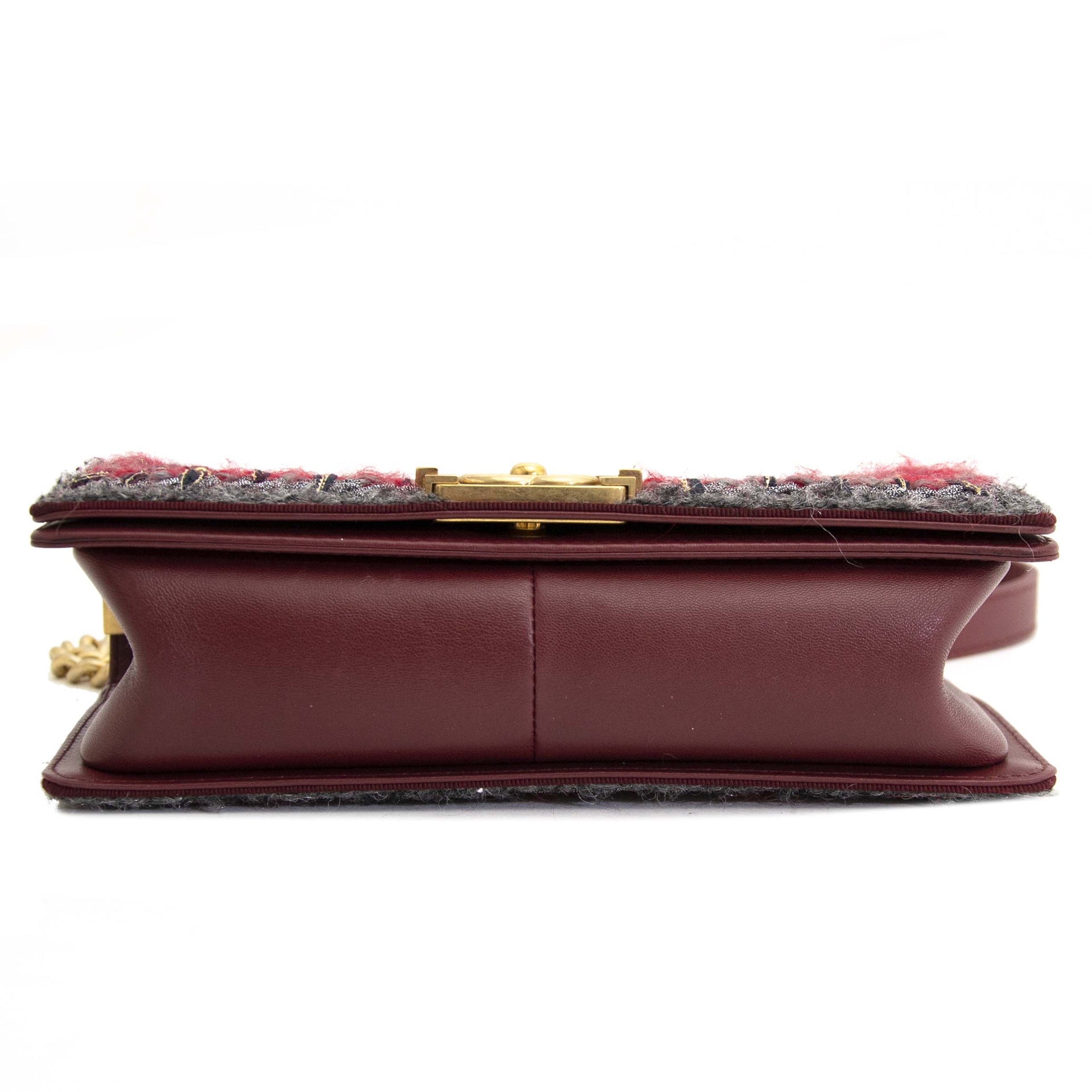 100% authentique Chanel boy bag en tweed pour le meilleur prix chez Labellov