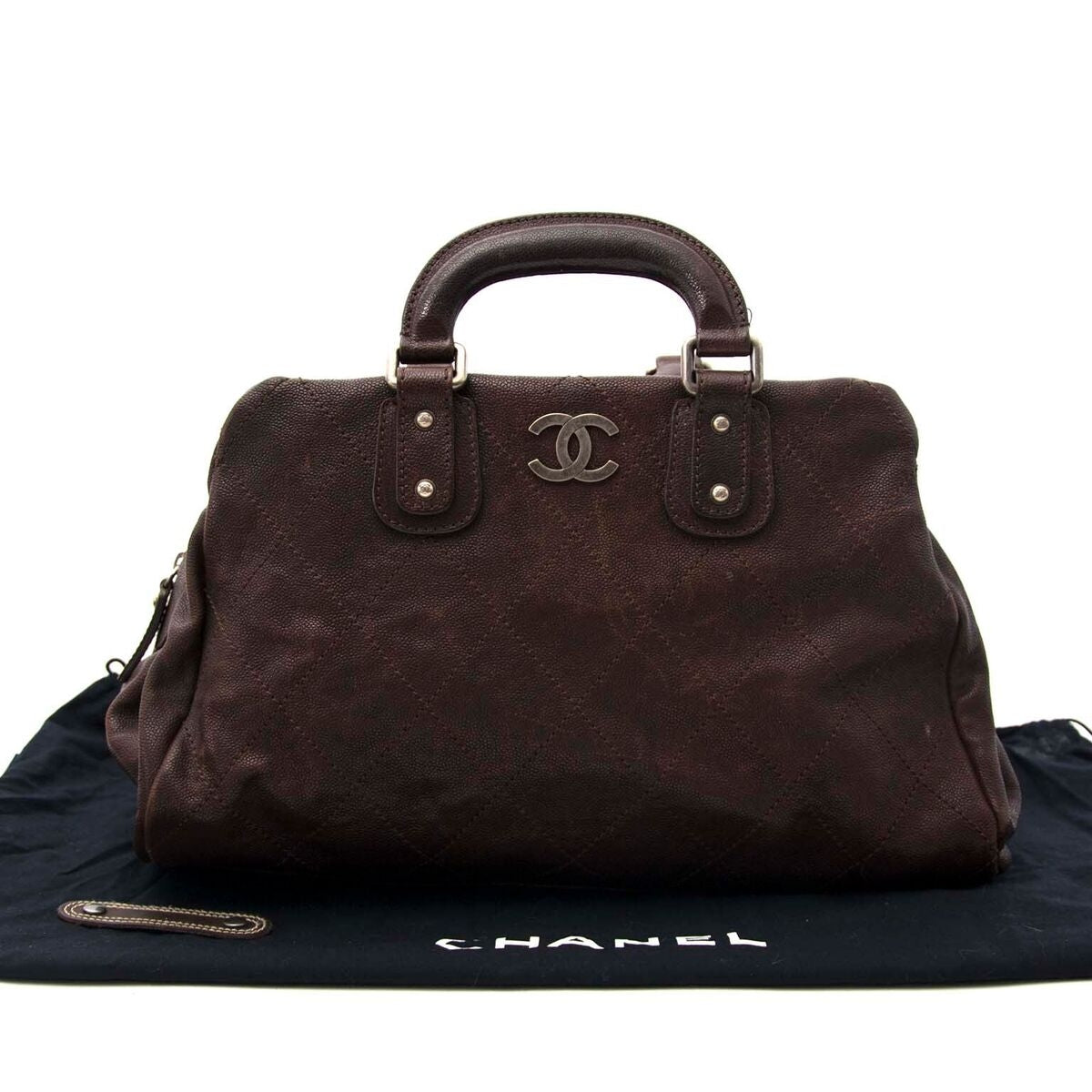 Want to buy and sell authentic Chanel bags? Buy and sell at LabelLOV, luxury handbags, vintage webshop in Europe, Belgium, Antwerp, world wide shipping