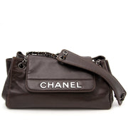 Koop nu een tweedehands Bruine Chanel schouder tas nu veilig verkrijgbaar op www.labellov.com aan de beste prijs.