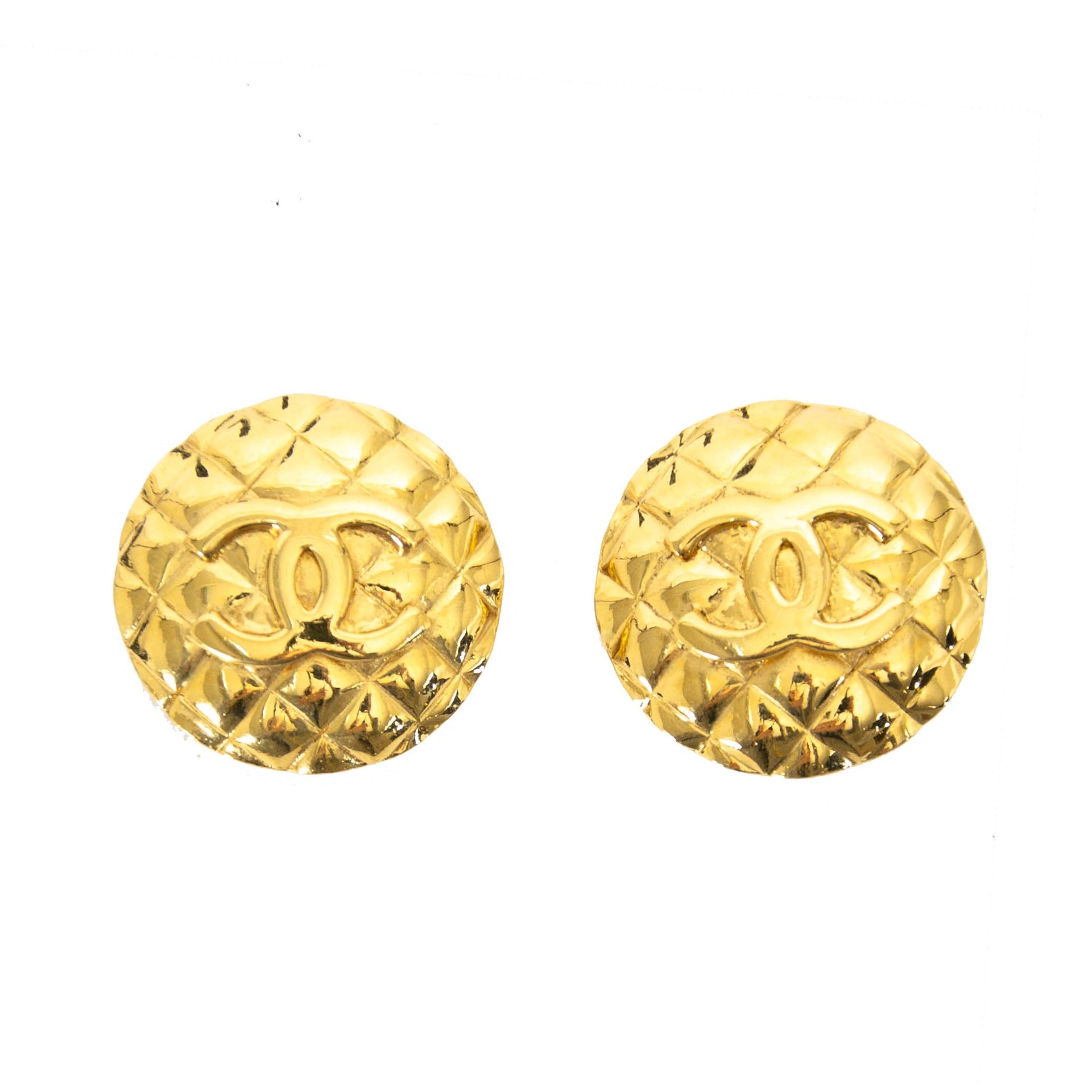Authentieke vintage Chanel golden logo clip on earrings koop online webshop LabelLOV