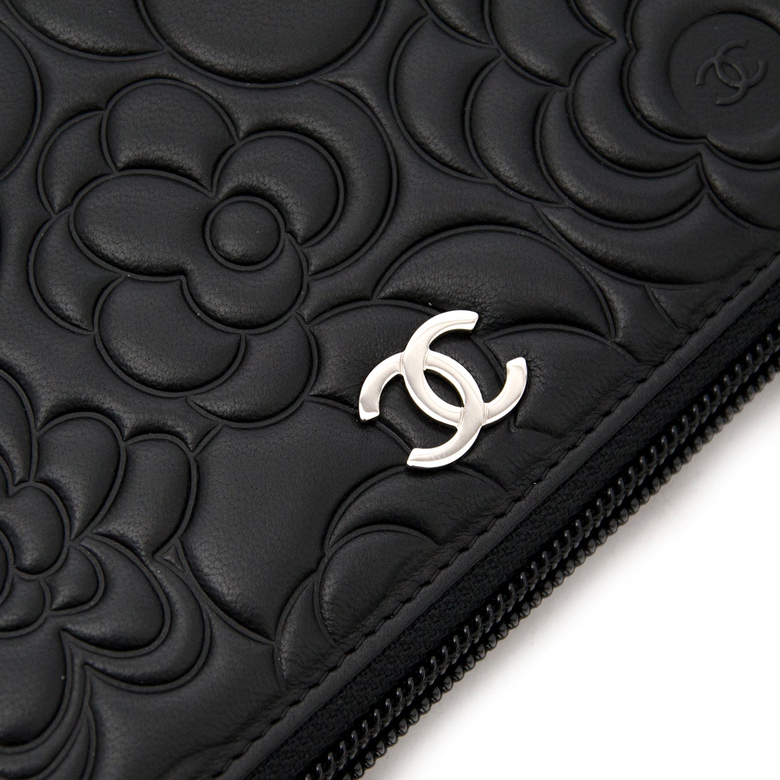 Are you looking for an authentic Chanel Black Leather Camelia Clutch? Shop safe at Labellov