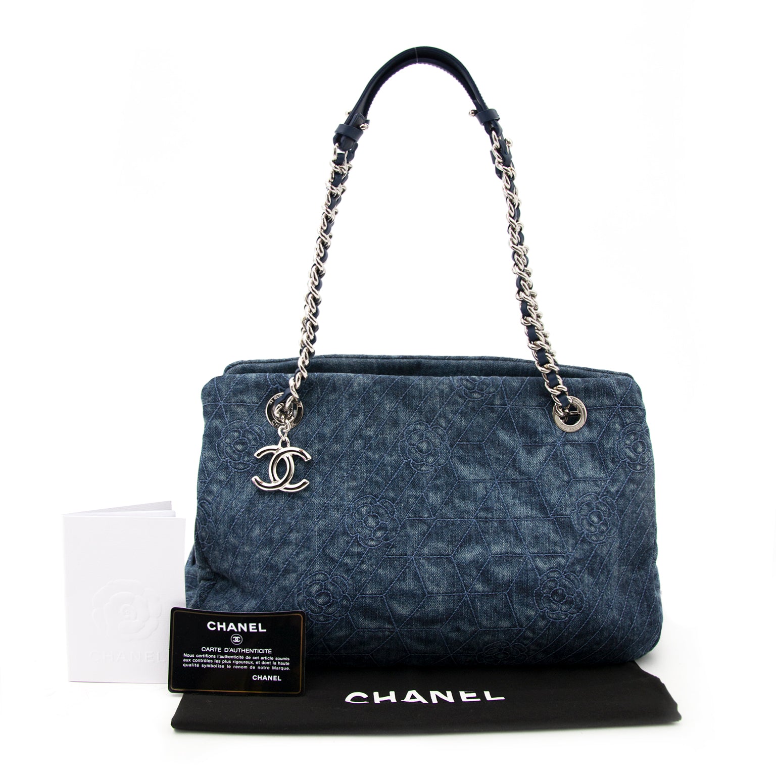 Shop safe online aan de beste prijs Chanel Denim Embroidered Camellia Shopper Tote Bag
