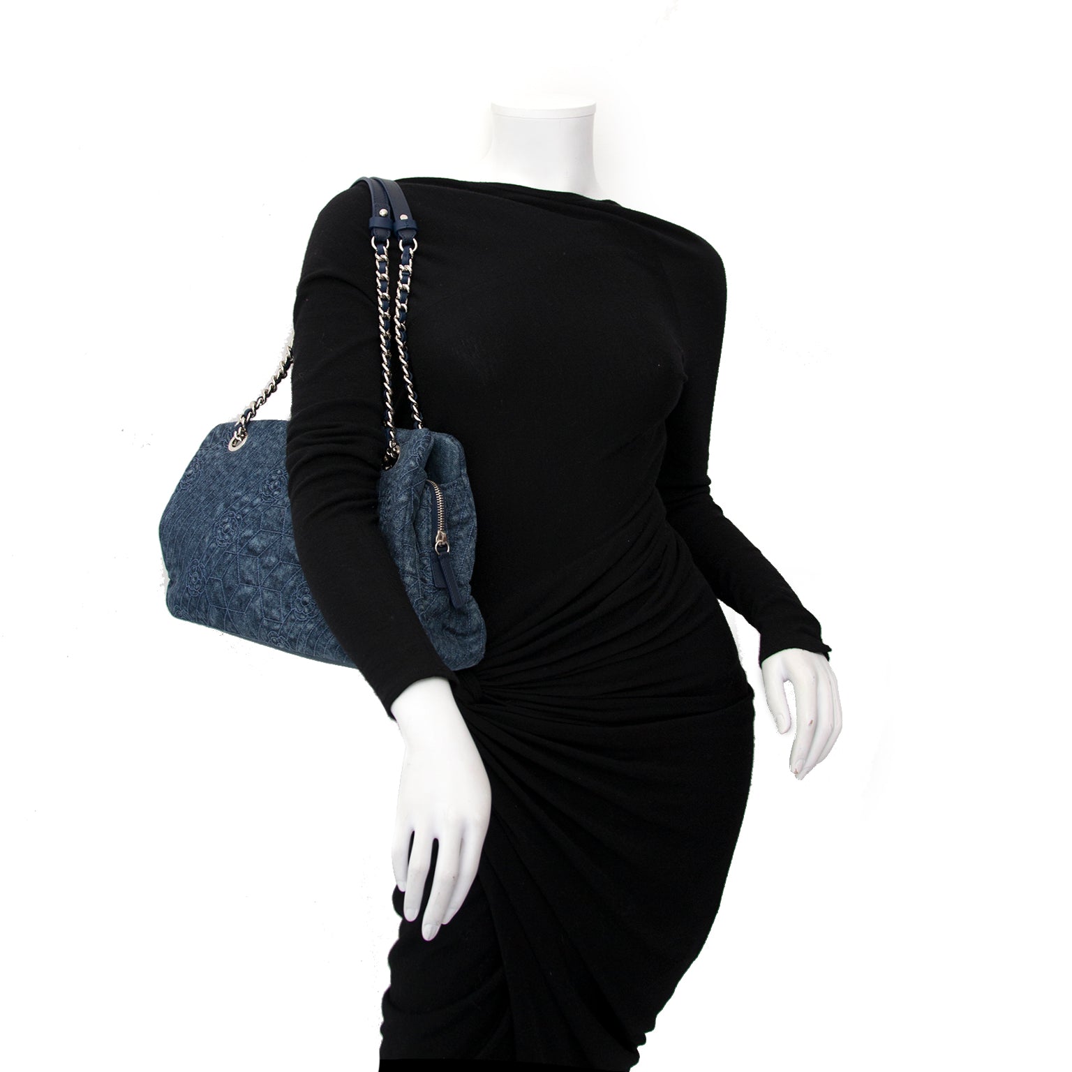 Buy and sell your preloved designer bags for the best rates online at Labellov luxury
