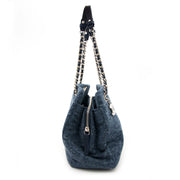 Bent u opzoek naar een Chanel Denim Embroidered Camellia Shopper Tote Bag?