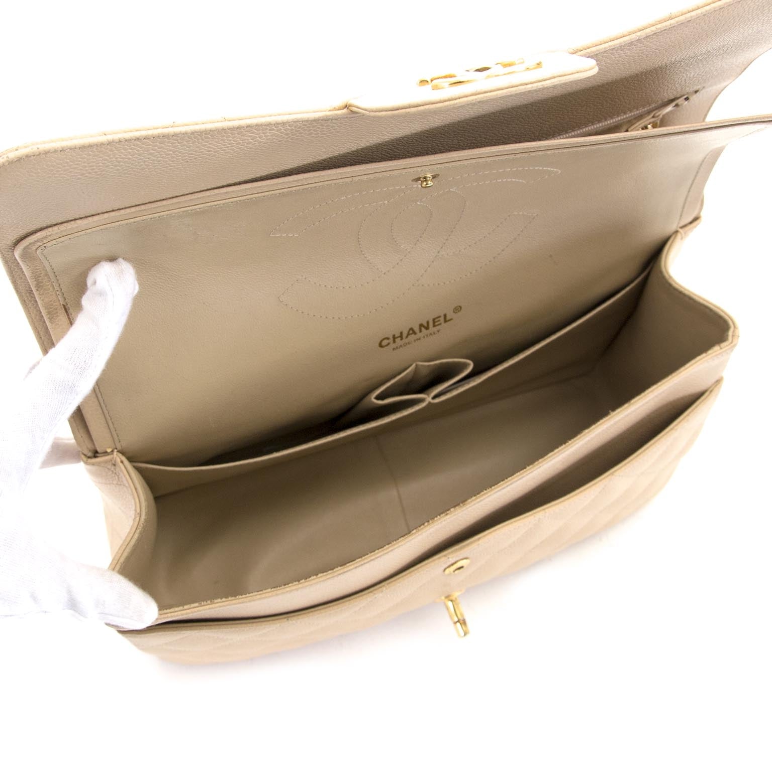 koop Chanel Jumbo Beige Double Classic Flapbag GHW bij labellov aan de beste prijs