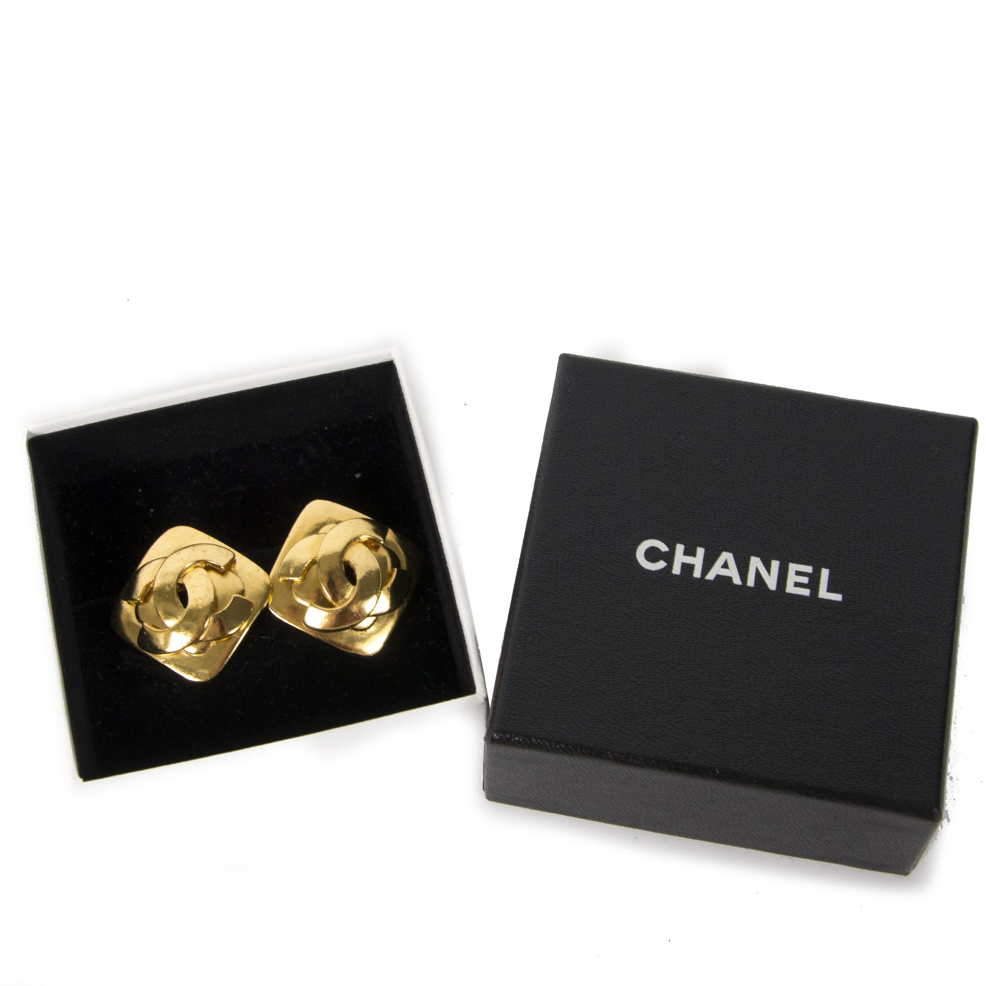 Chanel Gold Clip-on Earrings 2dehands