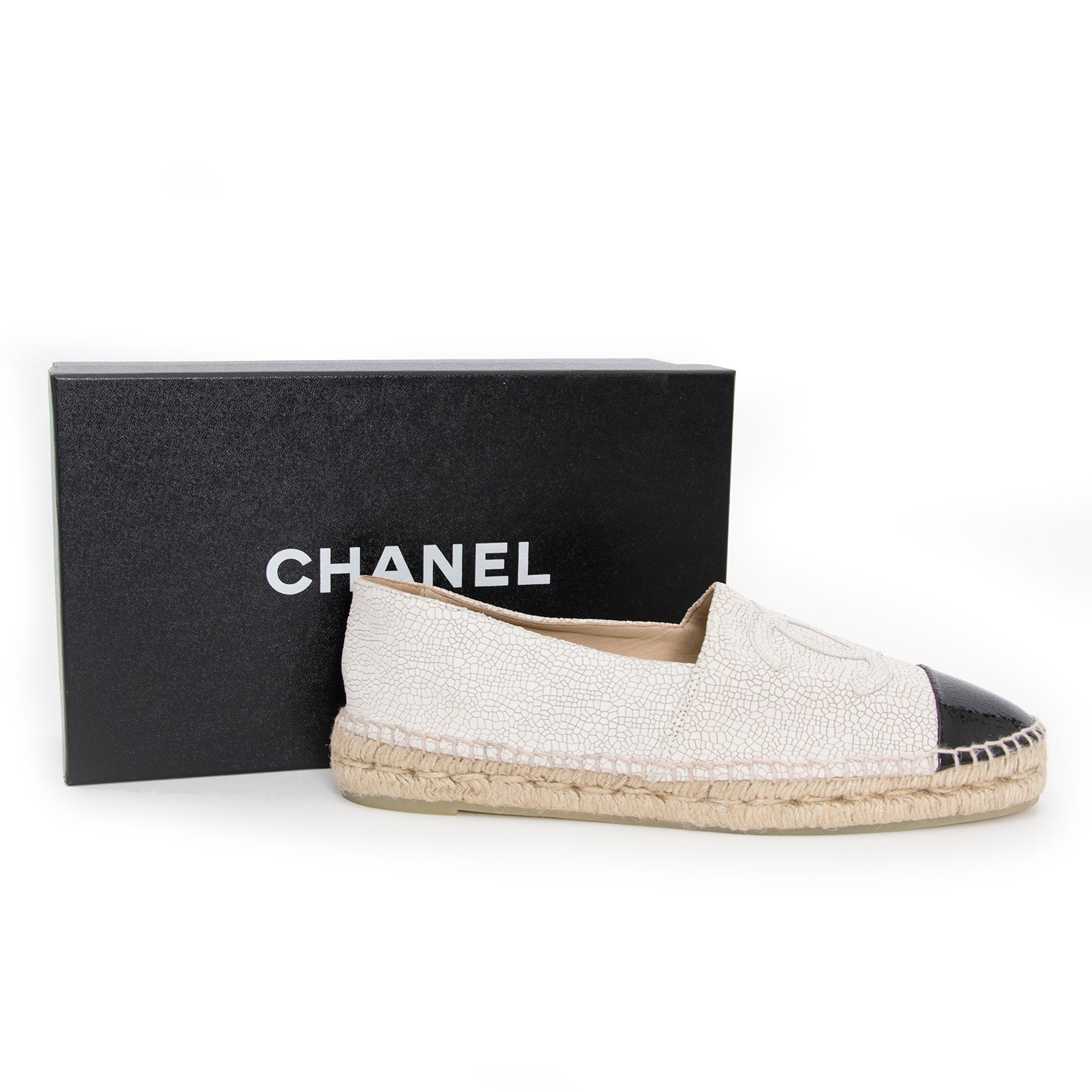 koop online jouw tweedehands Chanel Crackled Leather Beige Black Espadrilles - size 41
