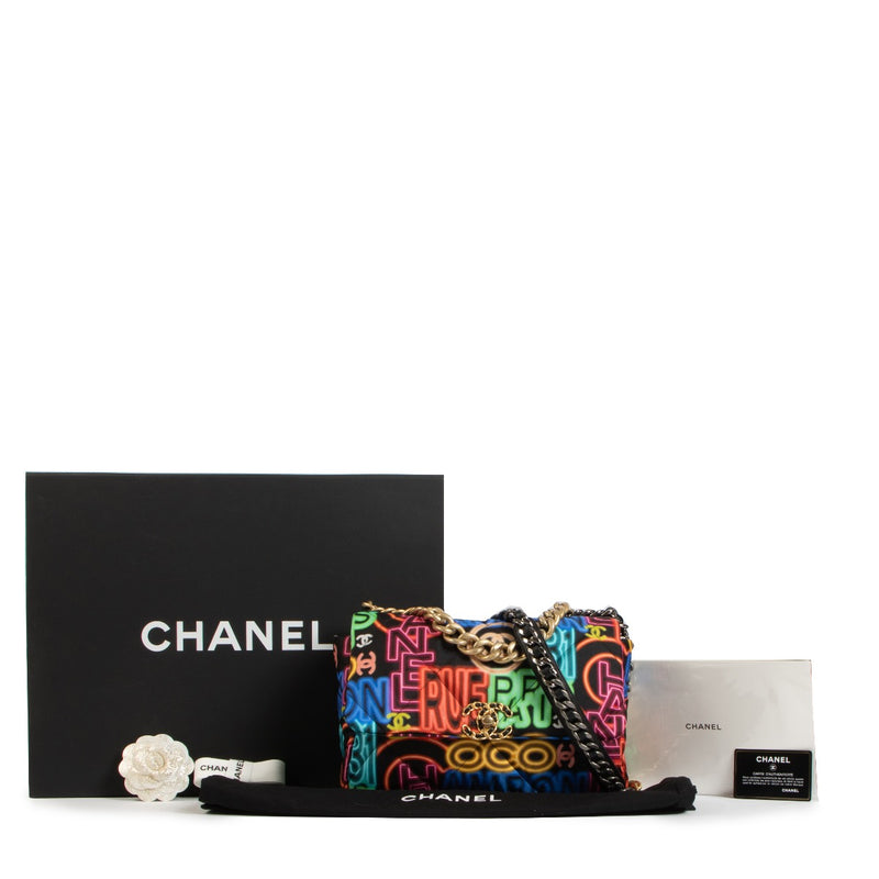 shop 100% authentic second hand 2021 21S Chanel 19 Large Graffiti Bag on Labellov.com