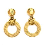 Chanel Chain CC Gold Metal Clip-On Earrings kopen aan de beste prijs bij Labellov tweedehands luxe in Antwerpen