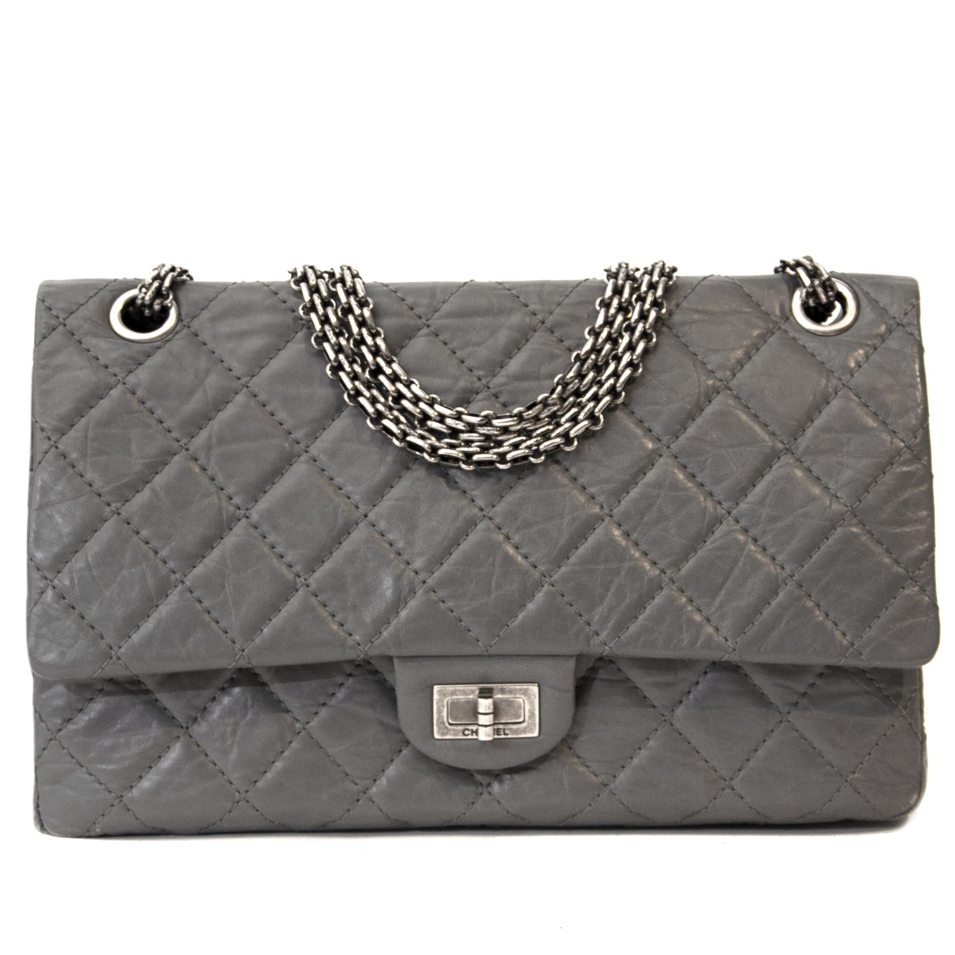 acheter en ligne seocnde main Chanel Grey Aged Calfskin 2.55 Reissue 226 Flapbag
