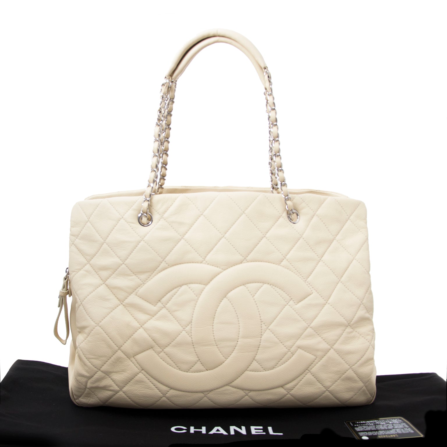 Chanel GST now safe and secure available on www.labellov.com at the best price.