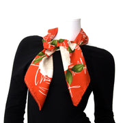 Vintage Chanel scarf for the best price at Labellov webshop. Safe and secure online shopping with 100% authenticity. Vintage Chanel foulard pour le meilleur prix.