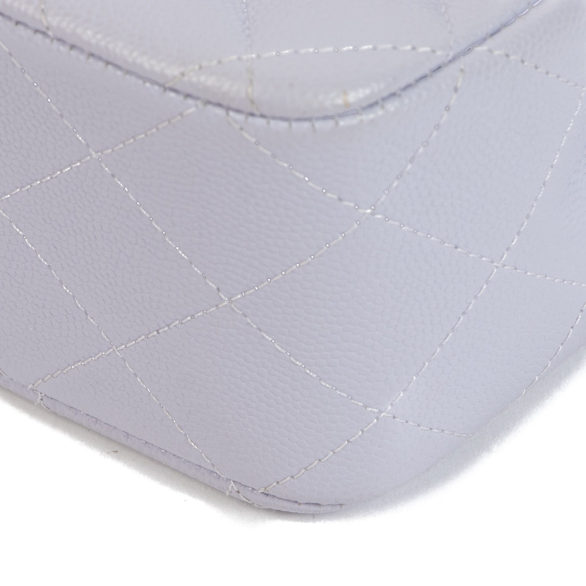 Sac à rabat Chanel Classique Medium en Caviar Lilas