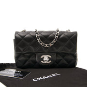koop veillig online aan de beste prijs jou tweedehands Chanel Black Extra Mini Classic Flap Bag