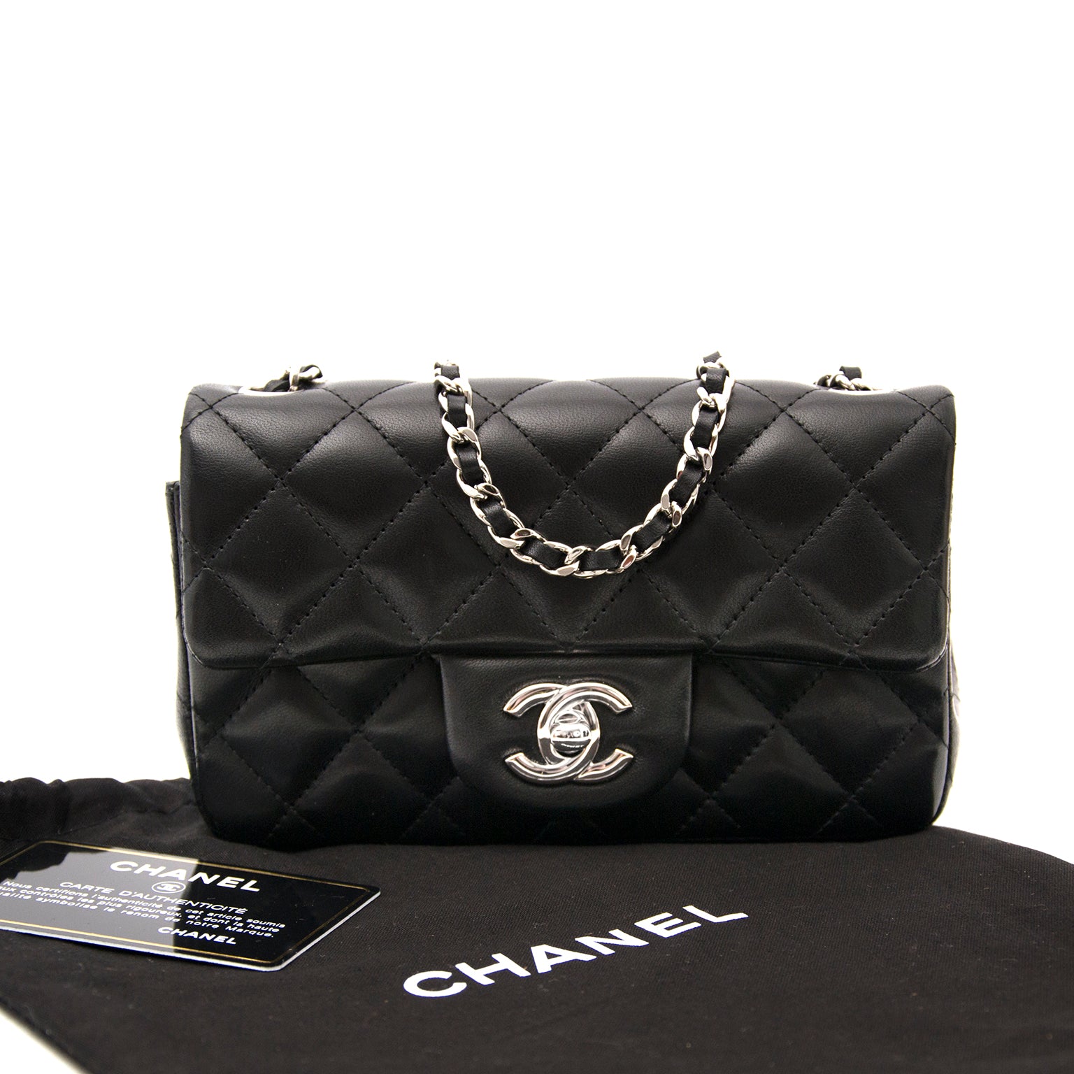 koop veillig online aan de beste prijs jou tweedehands Chanel Black Extra Mini Classic Flap Bag