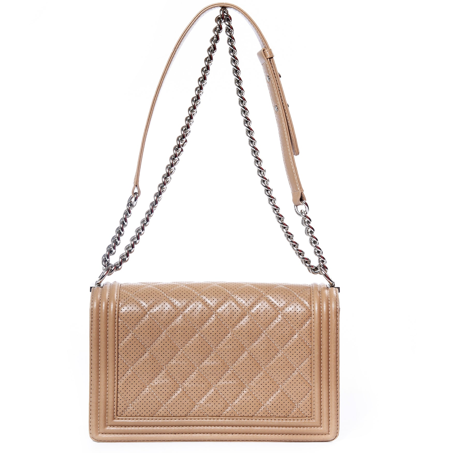Koop en verkoop uw authentieke Chanel Beige New Medium Boy Perforated Bag