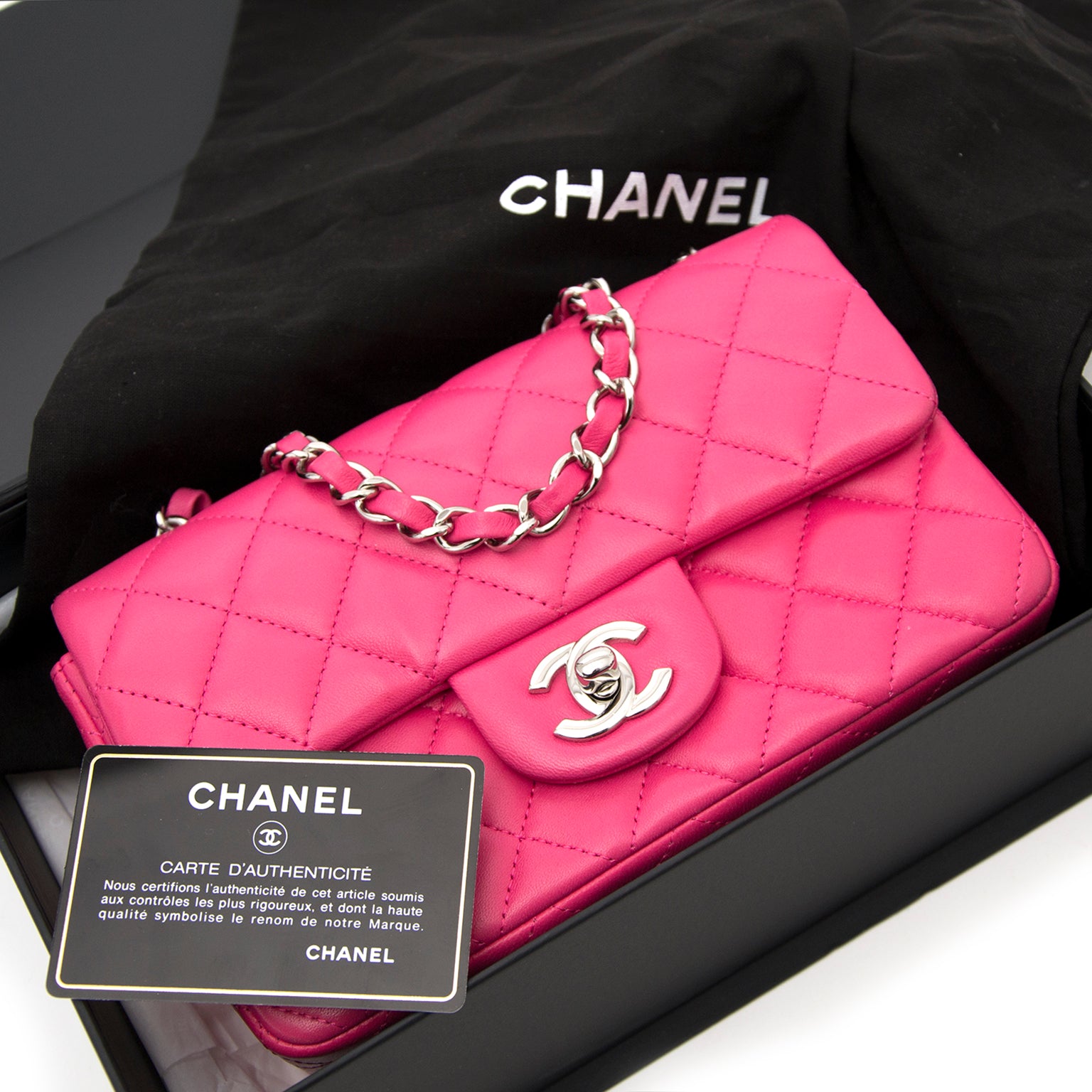 koop tweedehands designer tassen aan de beste prijs Chanel Candy Pink New Mini Classic Flap Bag