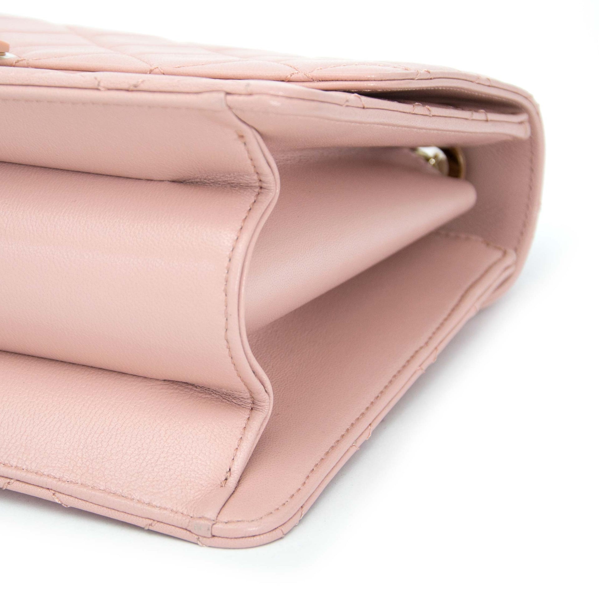 koop veilig online jouw tweedehands Chanel Pink Sheepskin Flap Bag