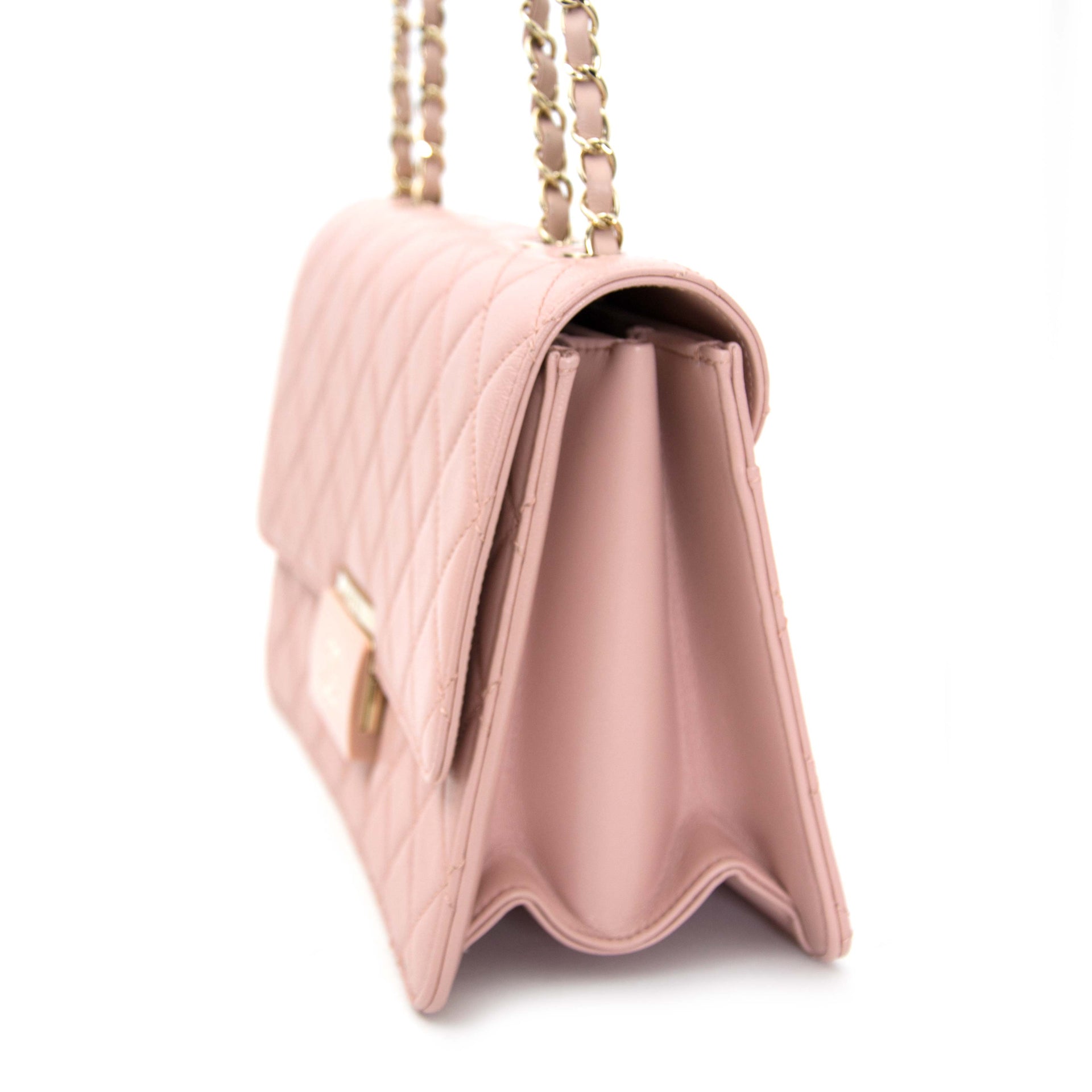 koop online jouw tweedehands Chanel Pink Sheepskin Flap Bag