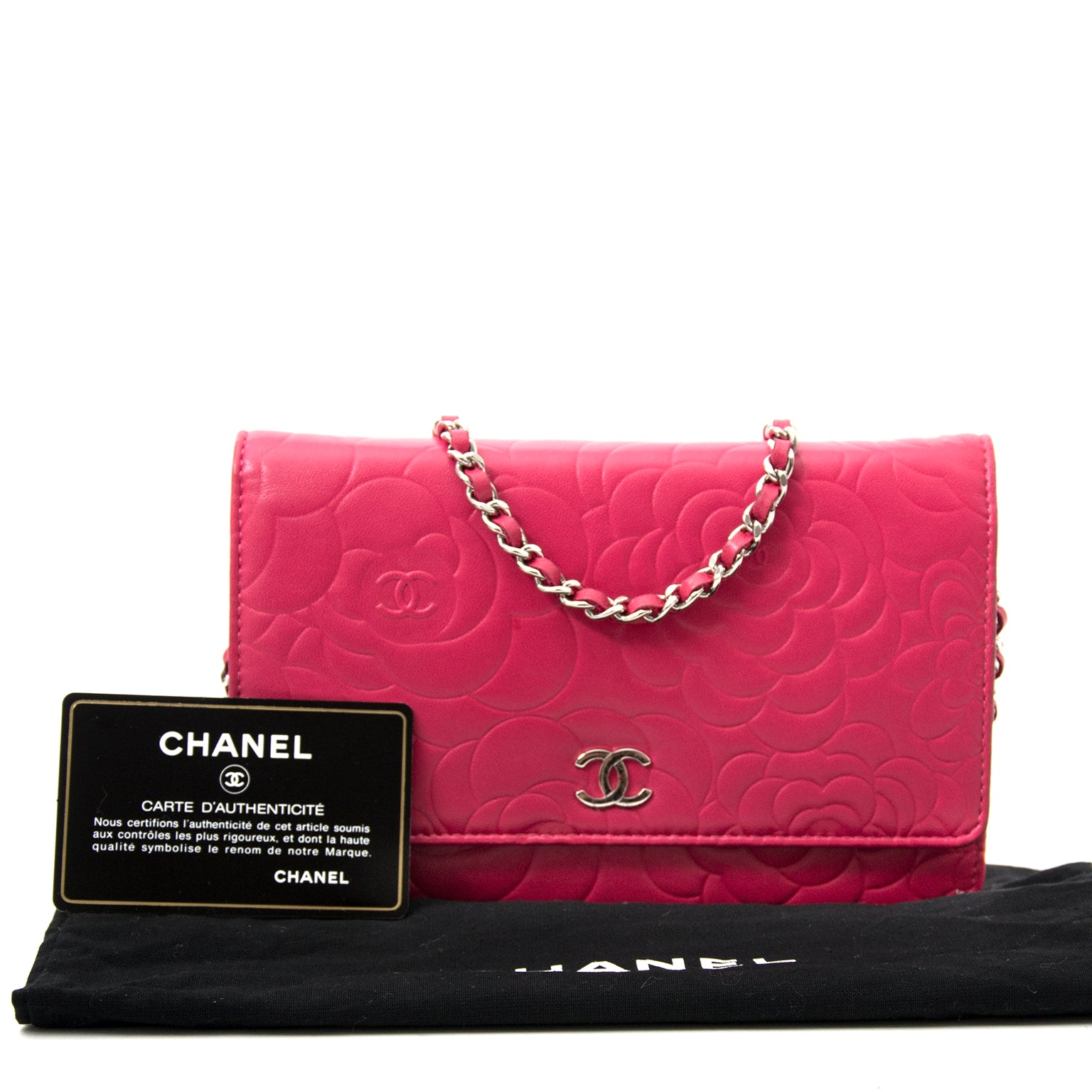 designer handtas vintage webshop en boetiek Chanel Fuchsia Camelie Wallet On A Chain
