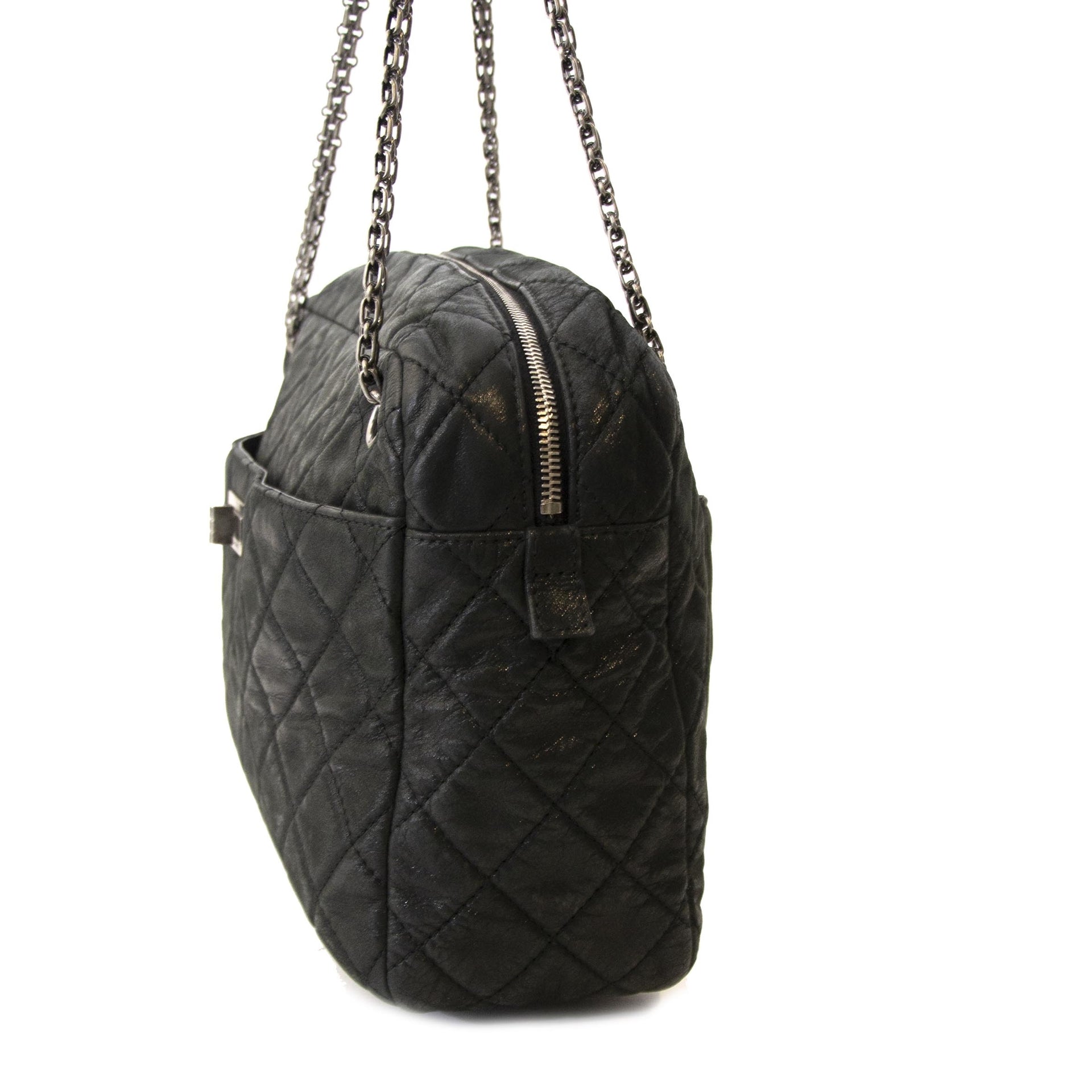 Authentieke tweedehands vintage Chanel Reissue Black Camera Bag bij online webshop LabelLOV