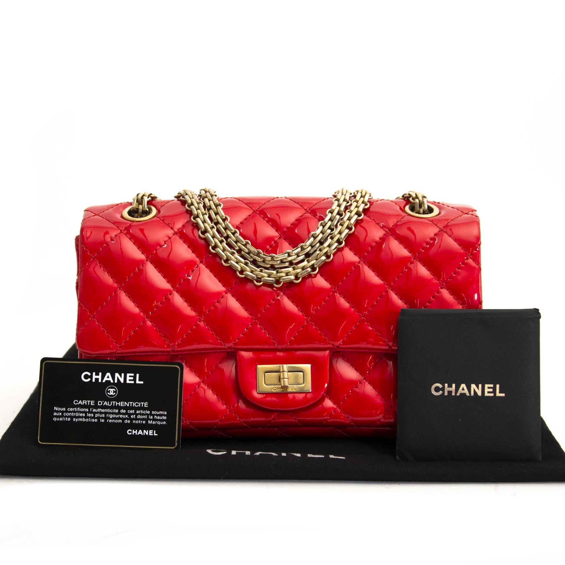 koop veilig online tegen de beste prijs Chanel Patent Red Quilted Accordion Reissue 2.55 Flap Bag
