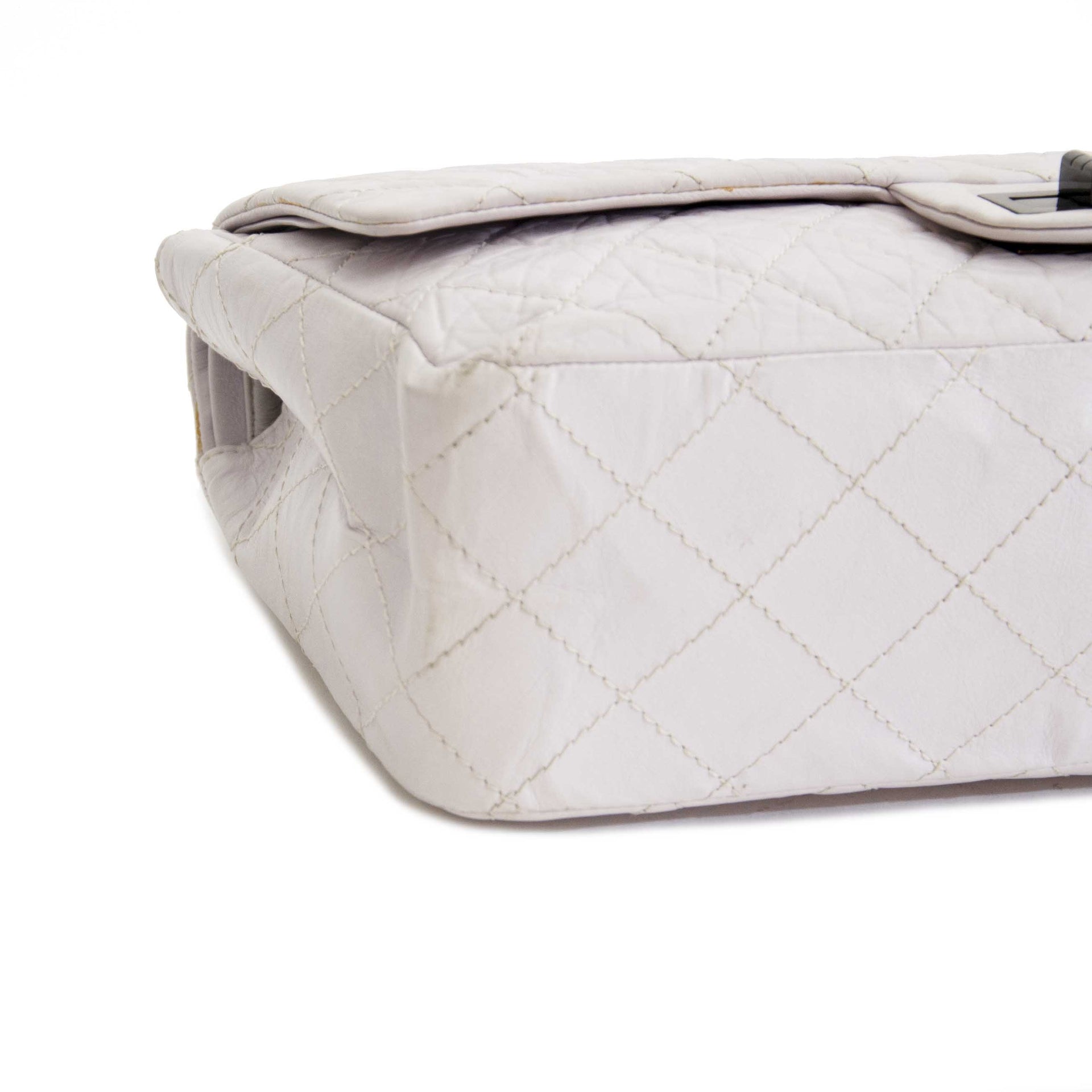 Unieke Karl Lagerfeld voor Chanel White Aged Calfskin 2.55 Reissue 227 Flapbag te koop bij Labellov