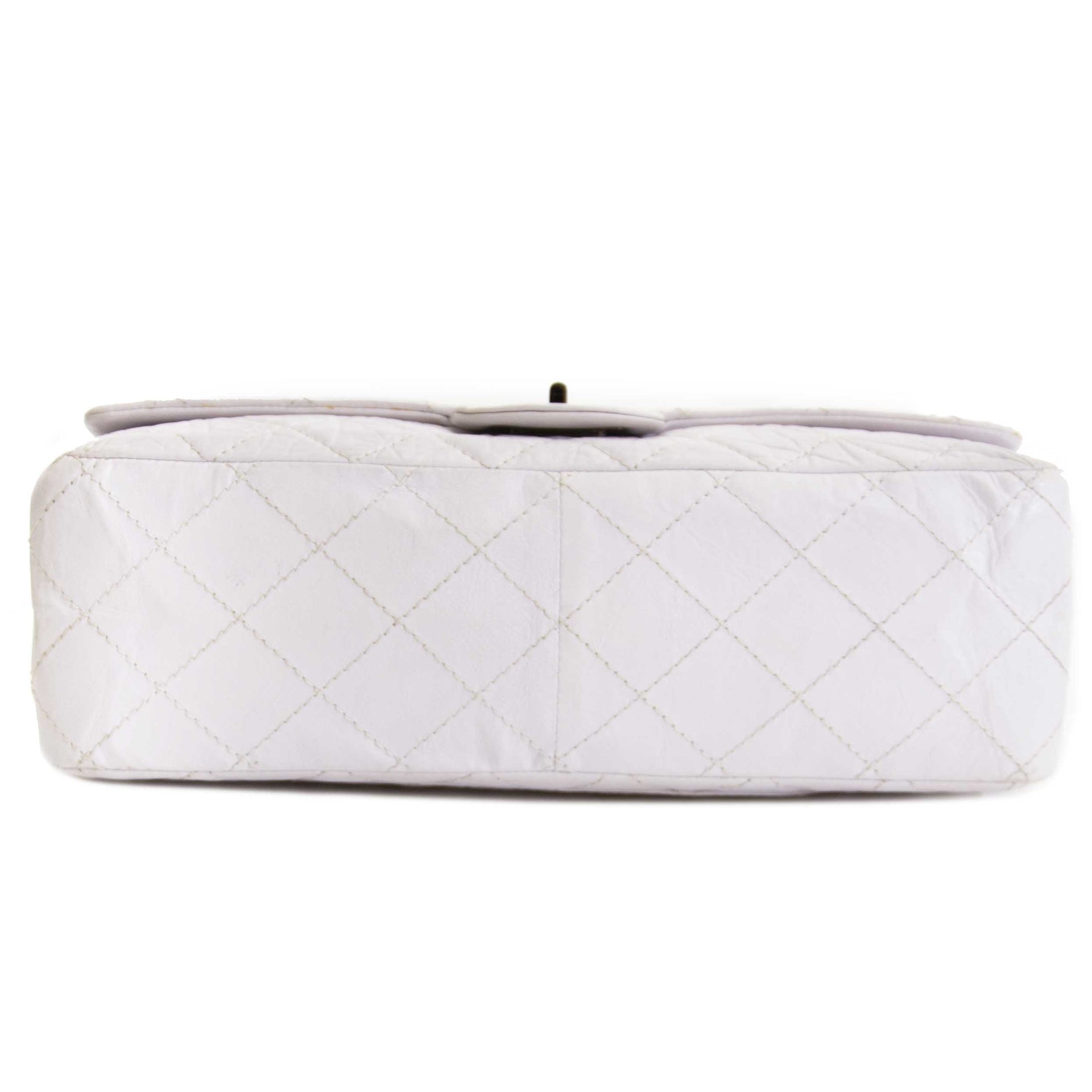 Vintage kopen bij Labellov tweedehands Chanel White Aged Calfskin 2.55 Reissue 227 Flapbag