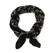 acheter en ligne chez labellov.com pour le meilleur prix Chanel Noir Scarf CC Logo