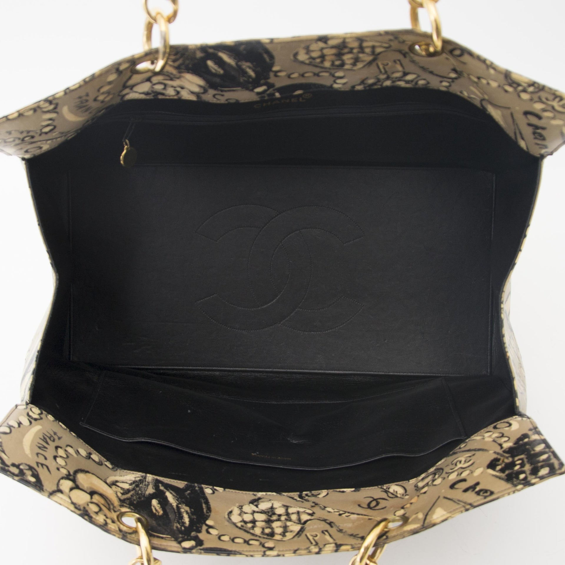 Chanel Mustard & Brown Motive Quilted Tote Bag Buy authentic designer Chanel secondhand bags at Labellov at the best price. Safe and secure shopping. Koop tweedehands authentieke Chanel tassen bij designer webwinkel labellov.