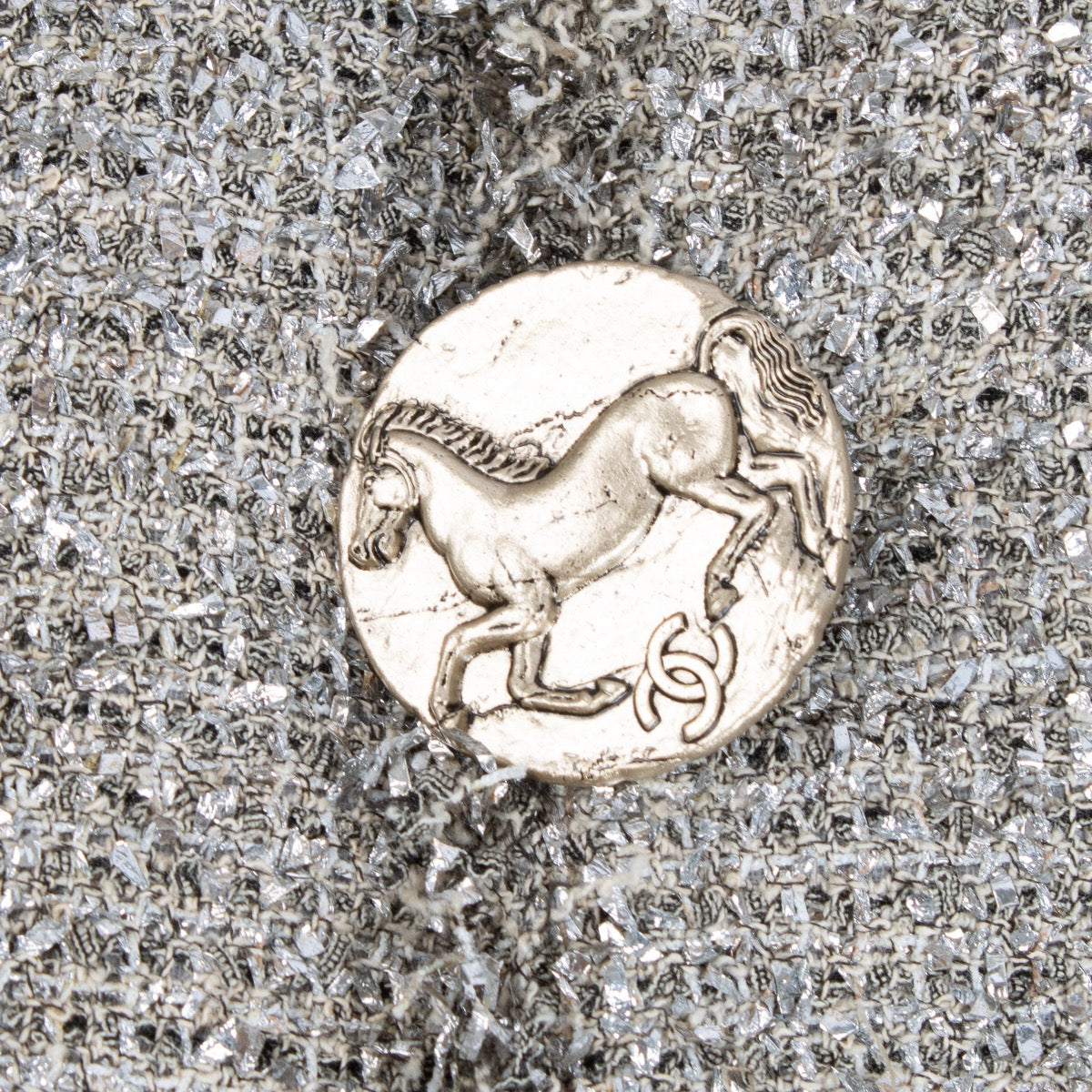 Authentic second hand Chanel silver set on Labellov.com