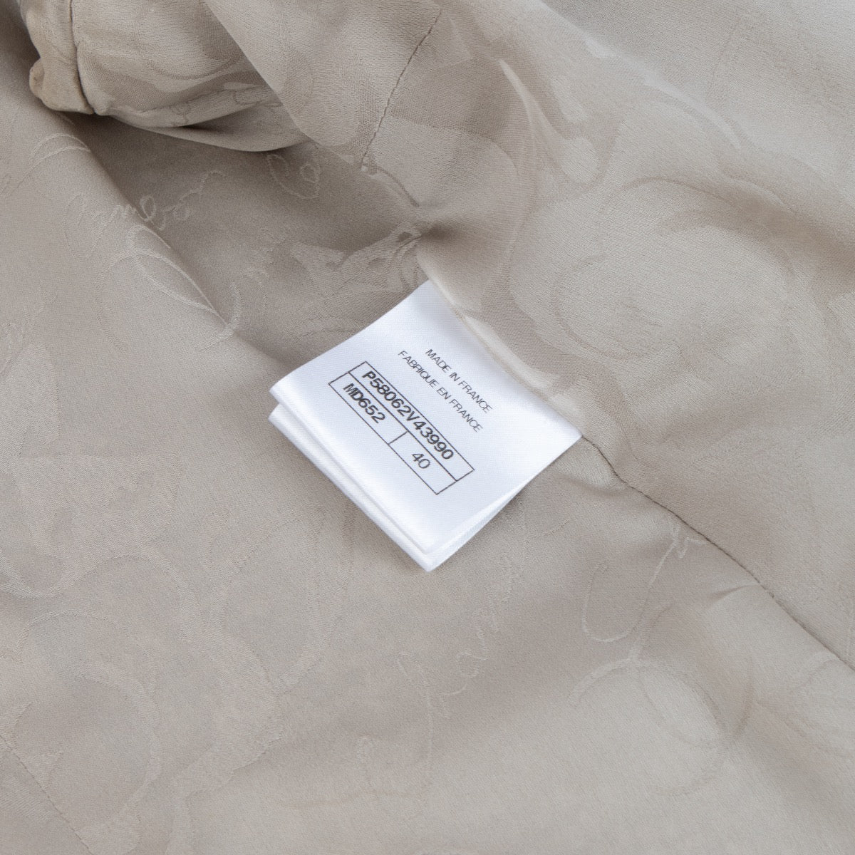 Authentic second hand Chanel silver set on Labellov.com