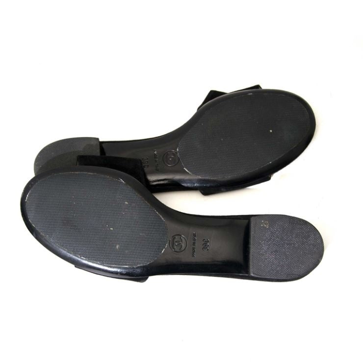 Koop authentieke tweedehands Chanel Slip Ons aan een eerlijke prijs bij LabelLOV. Veilig online shoppen.