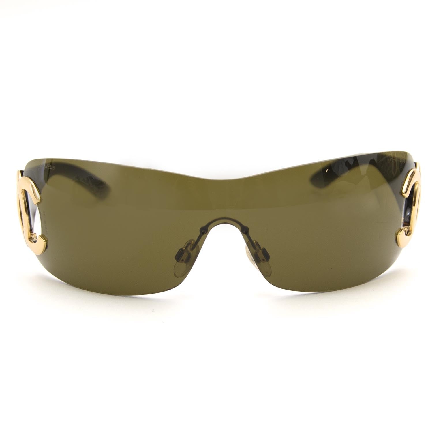 Chanel zwarte 4119 Rimless Shield Cc Logo zonnebril nu online bij labellov.com tegen de beste prijs