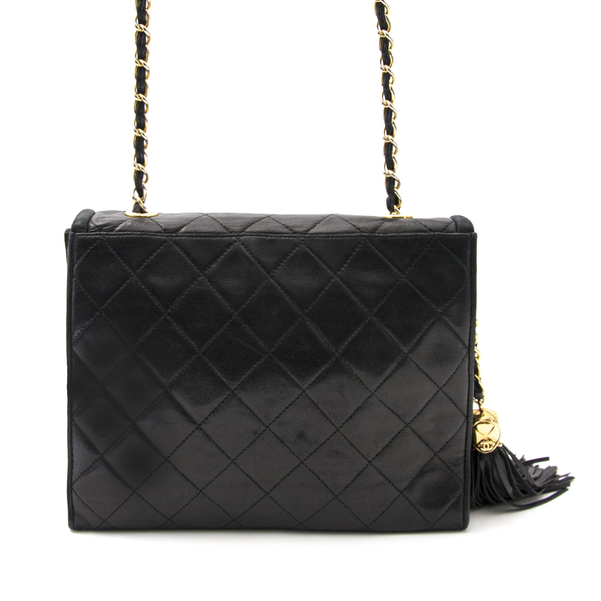 looking for a secondhand Chanel Vintage Crossbody Bag