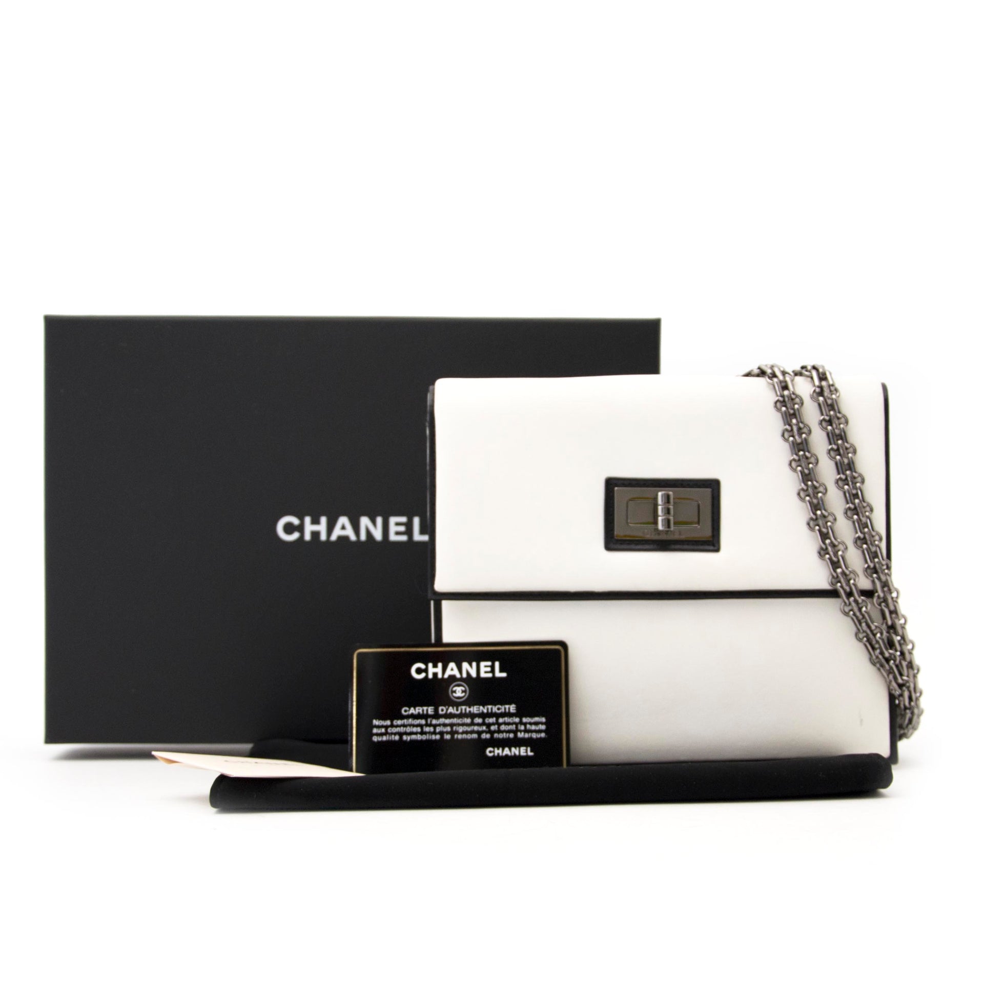 searching for a secondhand luxury bag ? Chanel Cruise 2008/2009 Evening Bag