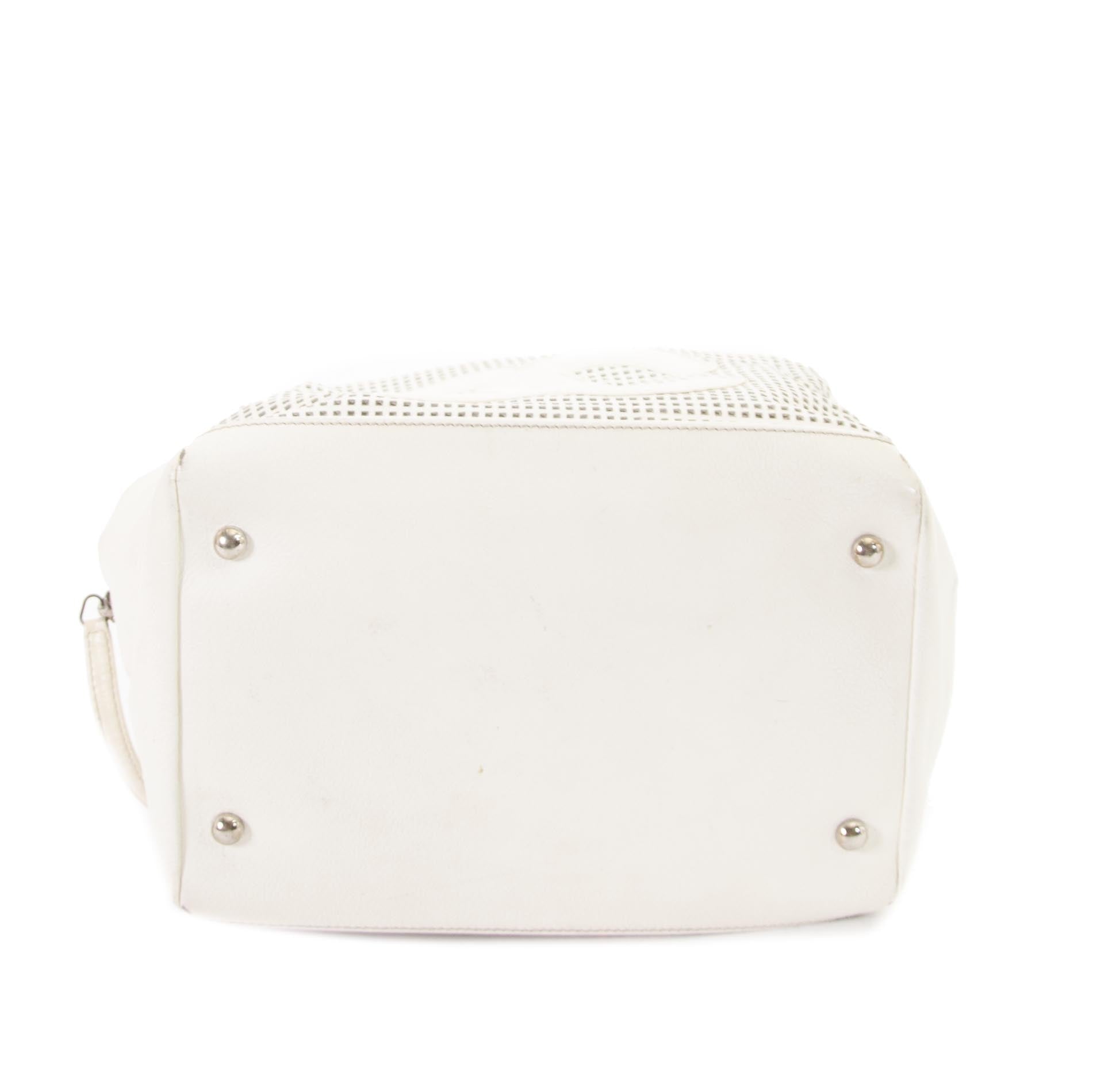 chanel klein geperforeerd cc bowler tas nu te koop bij labellov vintage mode webshop belgië