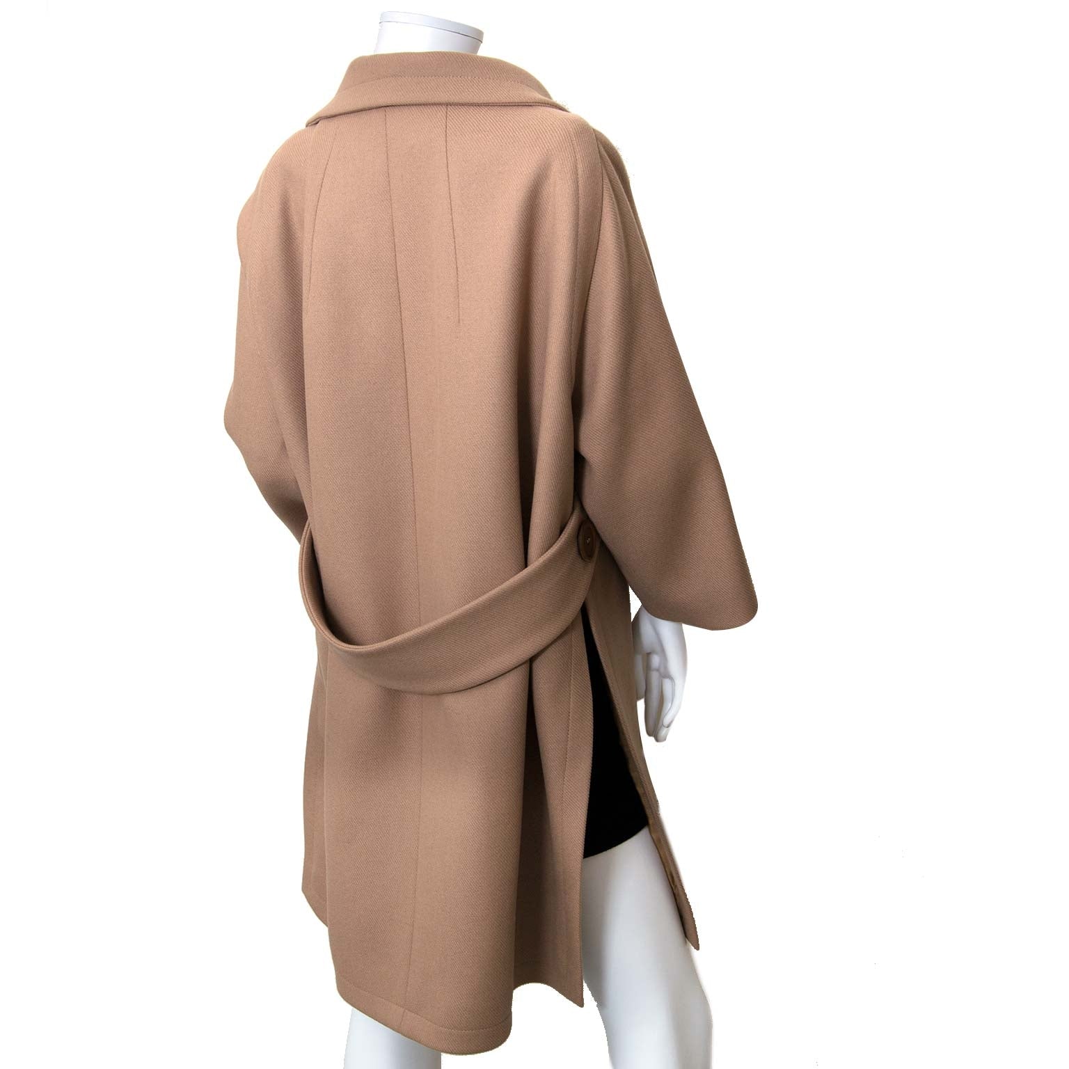 buy Chloé Camel Coat - Size 38 at labellov
