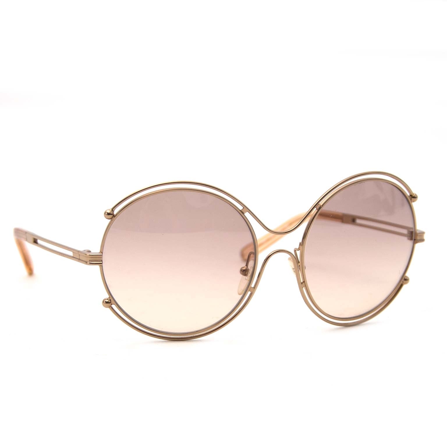 Chloé Isidora Rosé Round Sunglasses Buy authentic designer Chloé secondhand sunglasses at Labellov at the best price. Safe and secure shopping. Koop tweedehands authentieke Chloé zonnebril bij designer webwinkel labellov.