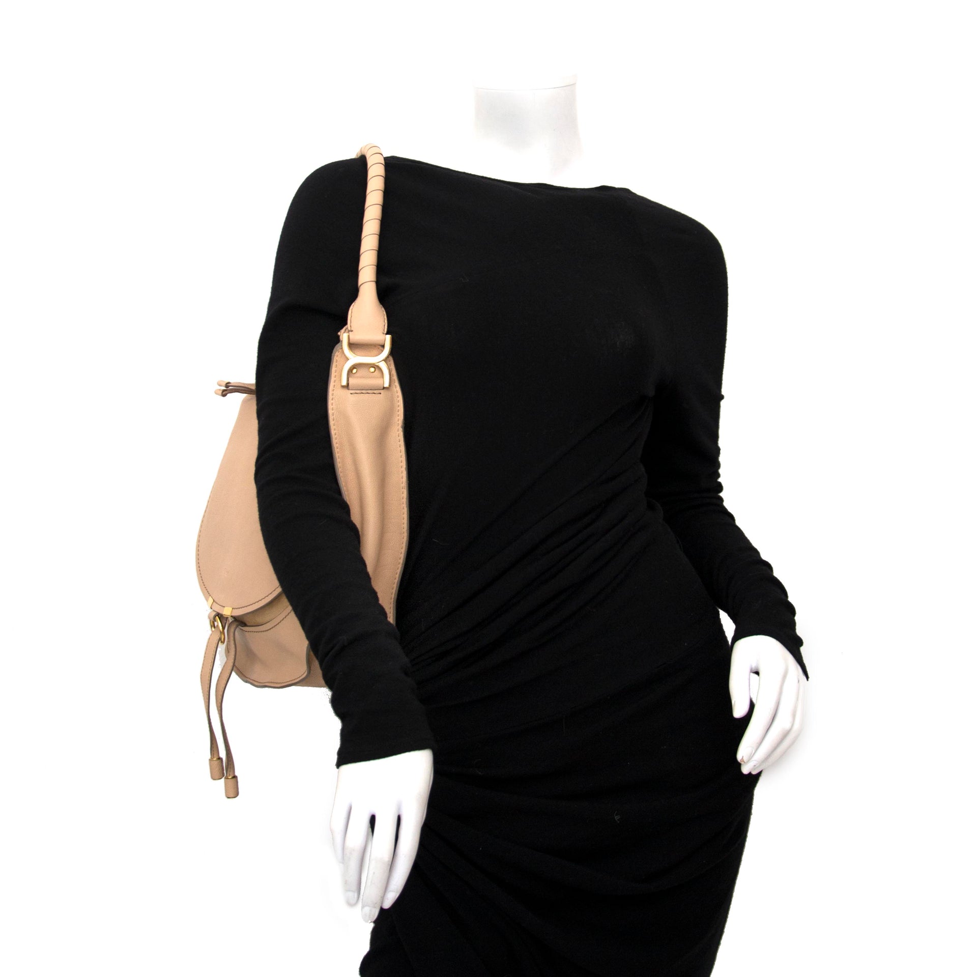 Acheter votre sac authentique Chloé Marcie Hobo Bag Nude pour le meilleur prix chez Labellov