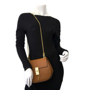 Chloe Cognac Drew Bag 'Buy authentic secondhand Chloe Drew bags at the right price at LabelLOV, safe and secure online shopping. Koop authentieke tweedehands Chloe Drew handtassen aan de juiste prijs bij LabelLOV, veilig online shoppen.'