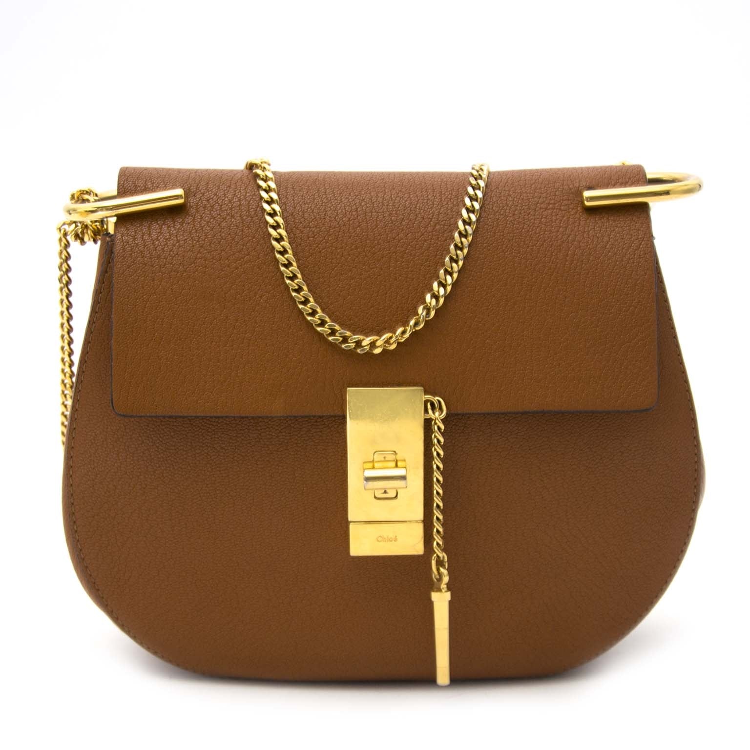 Chloe Cognac Drew Bag 'Buy authentic secondhand Chloe Drew bags at the right price at LabelLOV, safe and secure online shopping. Koop authentieke tweedehands Chloe Drew handtassen aan de juiste prijs bij LabelLOV, veilig online shoppen.'