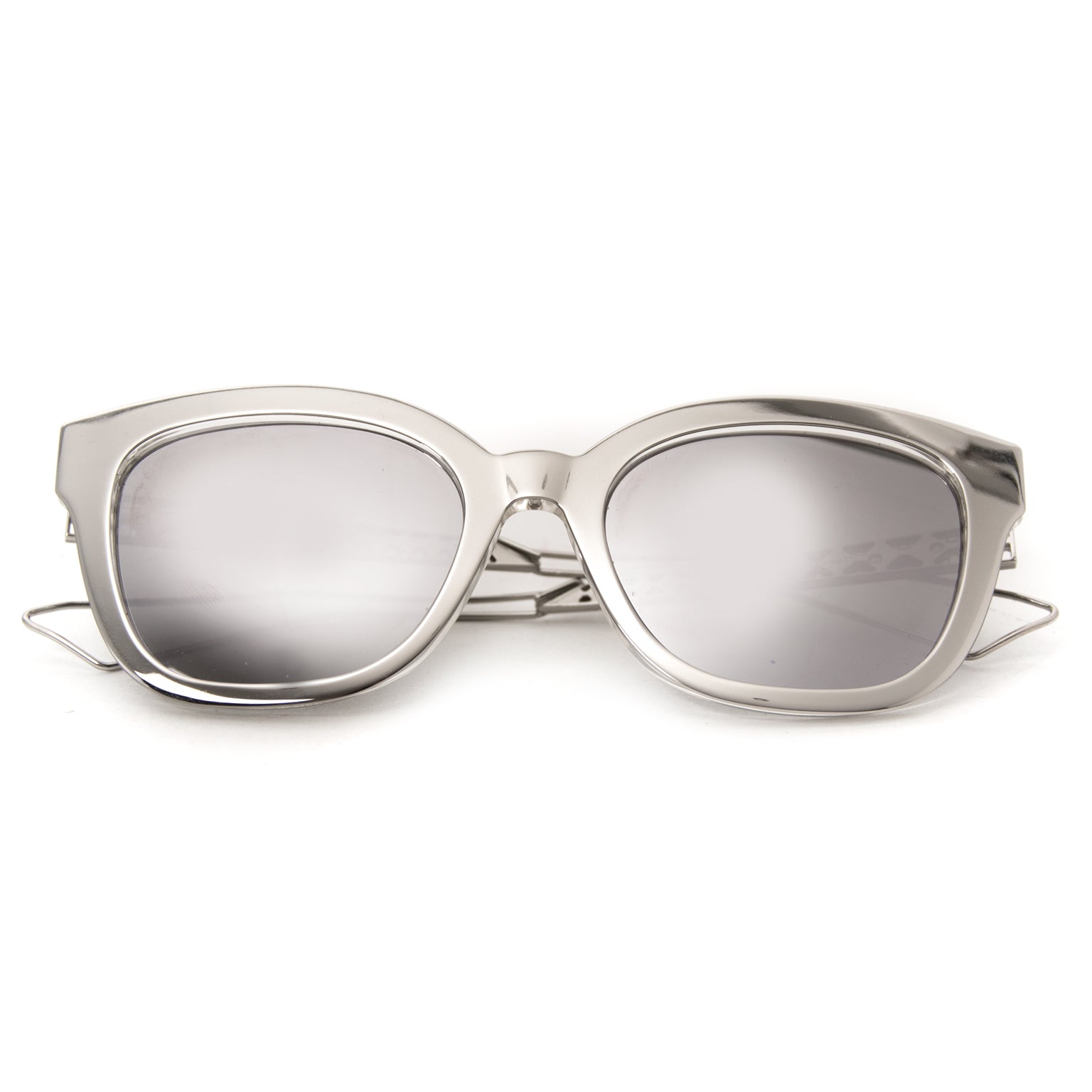Buy Dior Diorama sunglasses at the best price at Labellov.com