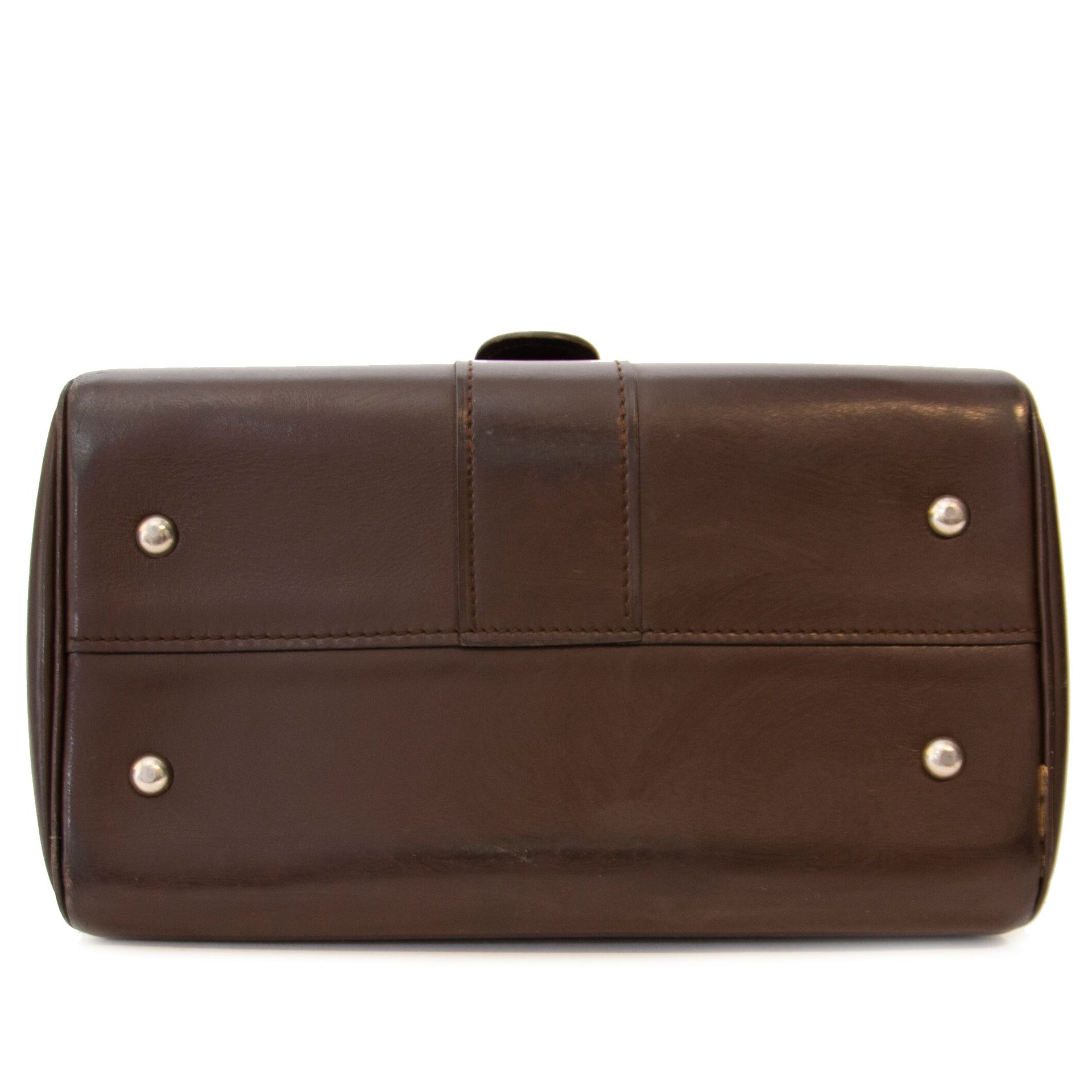Safe and secure online shopping with 100% authenticity.