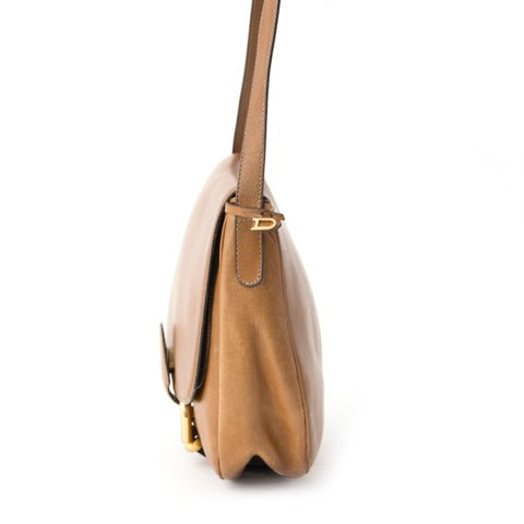 Buy authentic Delvaux bag at the right price at LabelLOV vintage webshop. Luxe, vintage, fashion. Safe and secure online shopping. Antwerp, Belgium.