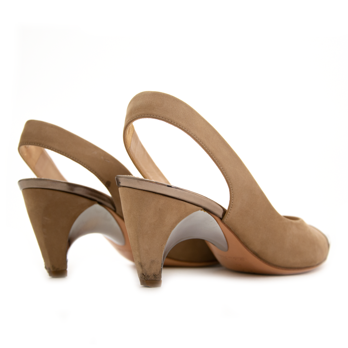 Op zoek naar Louis Vuitton pumps? Nu te koop bij labellov.com tegen de beste prijs.