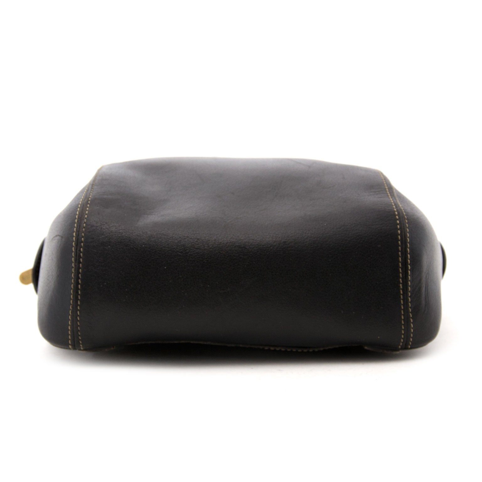 Buy and sell your preloved designer bags for the best rates online at Labellov luxury